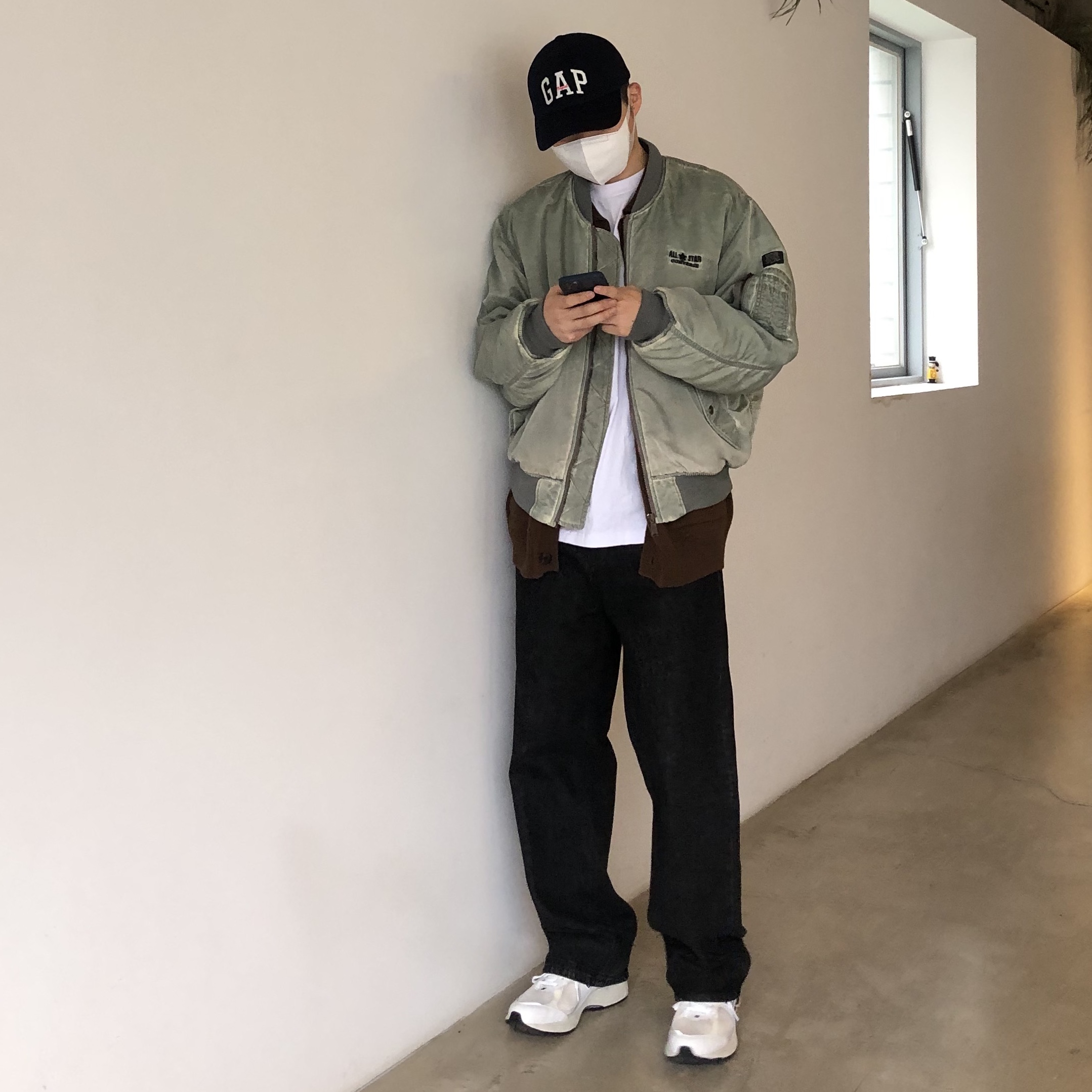 New Balance 2002R White 착용 스타일 - 1