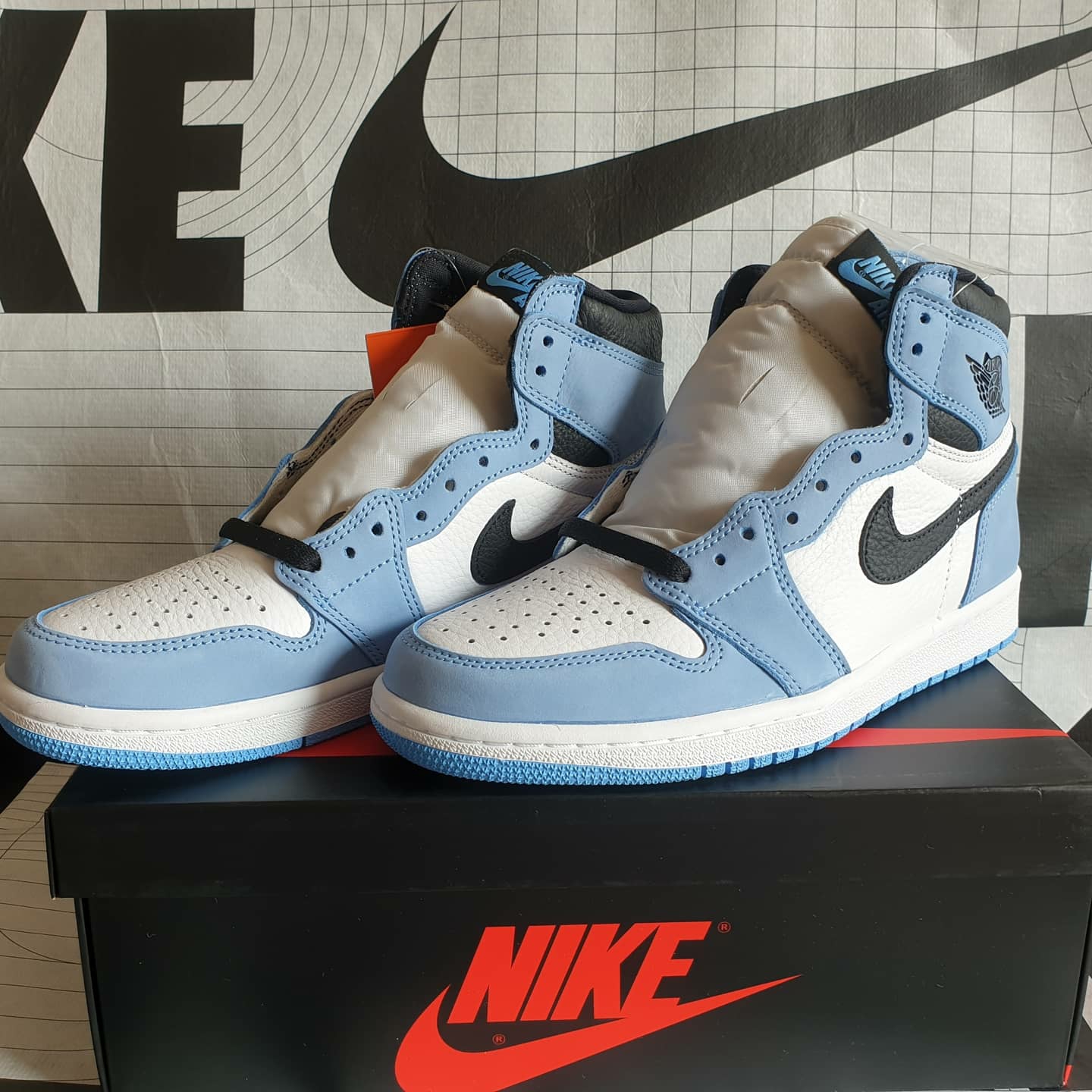 Jordan 1 Retro High OG University Blue 착용 스타일 - 2