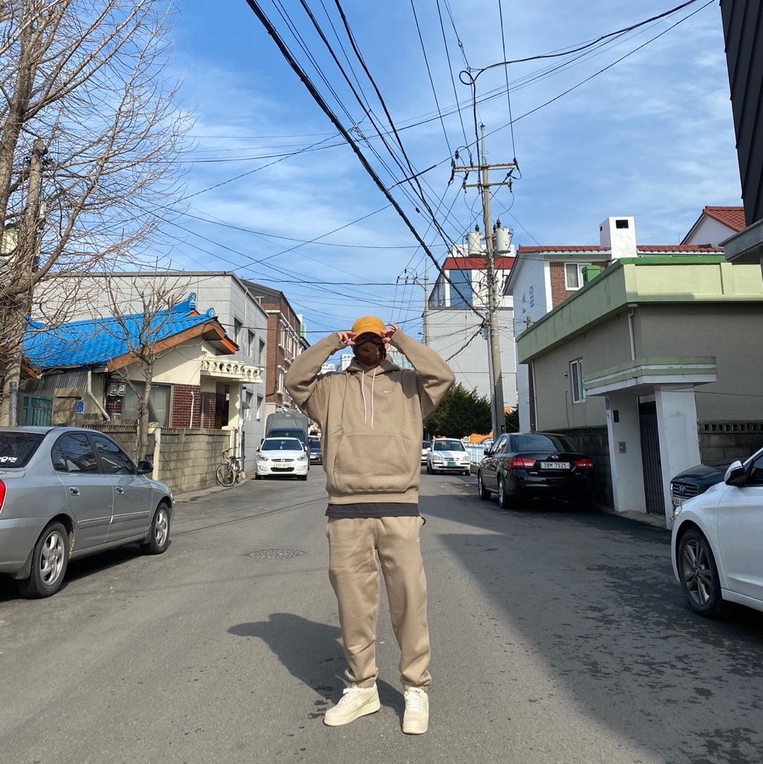 Nike x Stussy Air Force 1 Low Fossil, Nike NRG Solo Swoosh Fleece Pants Khaki - US/EU 착용 스타일 - 4