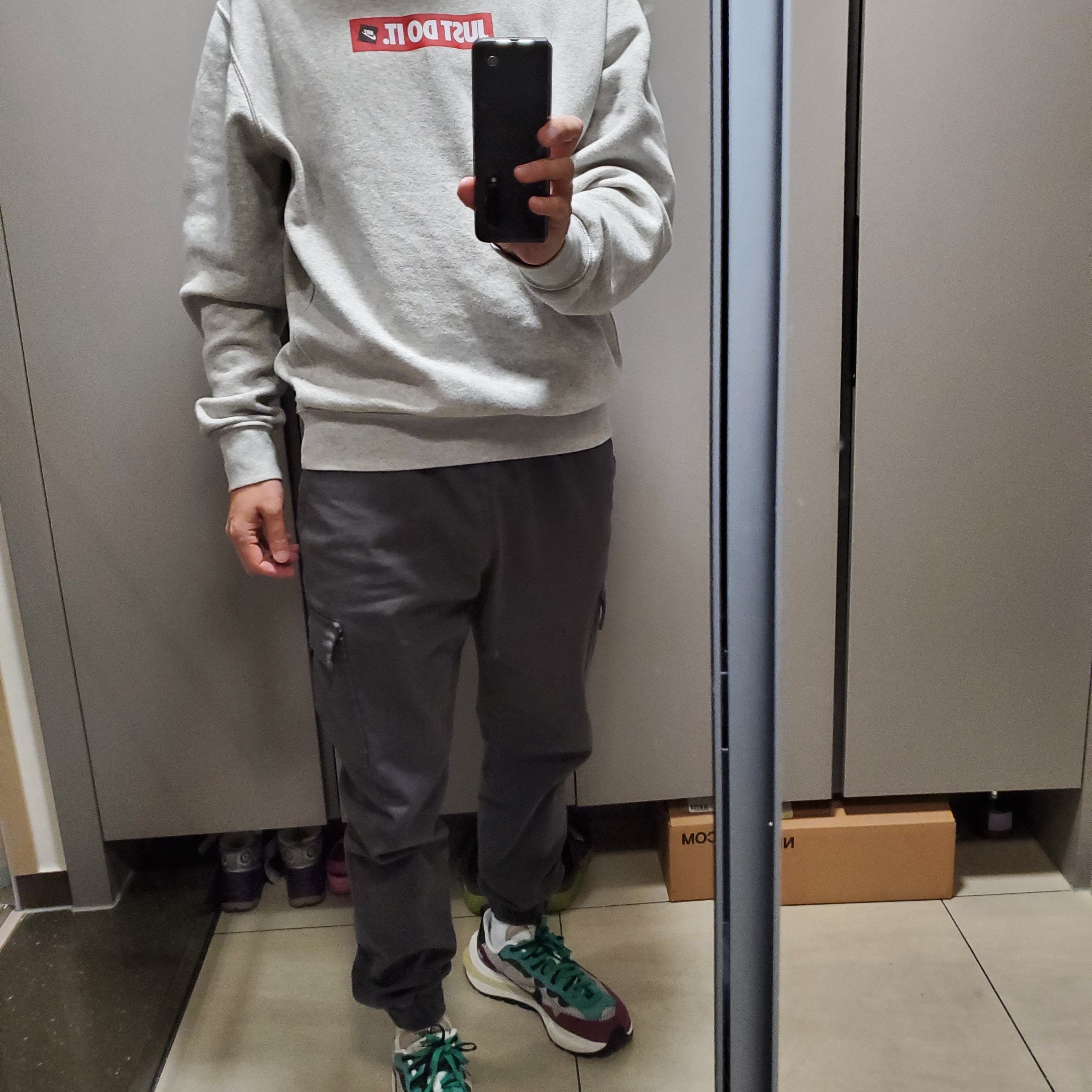 Nike x Sacai VaporWaffle String & Black Villain Red 착용 스타일