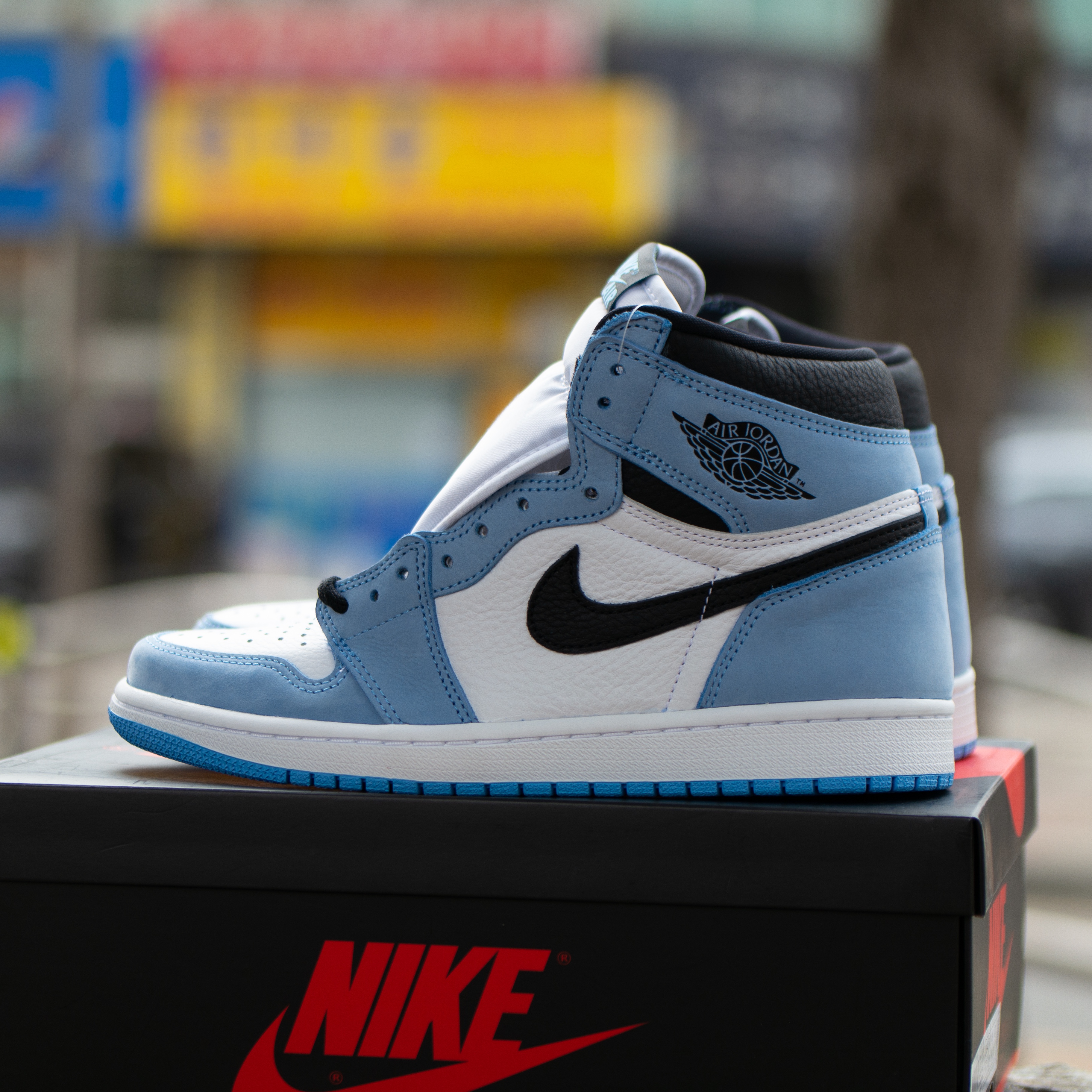 Jordan 1 Retro High OG University Blue 착용 스타일 - 1