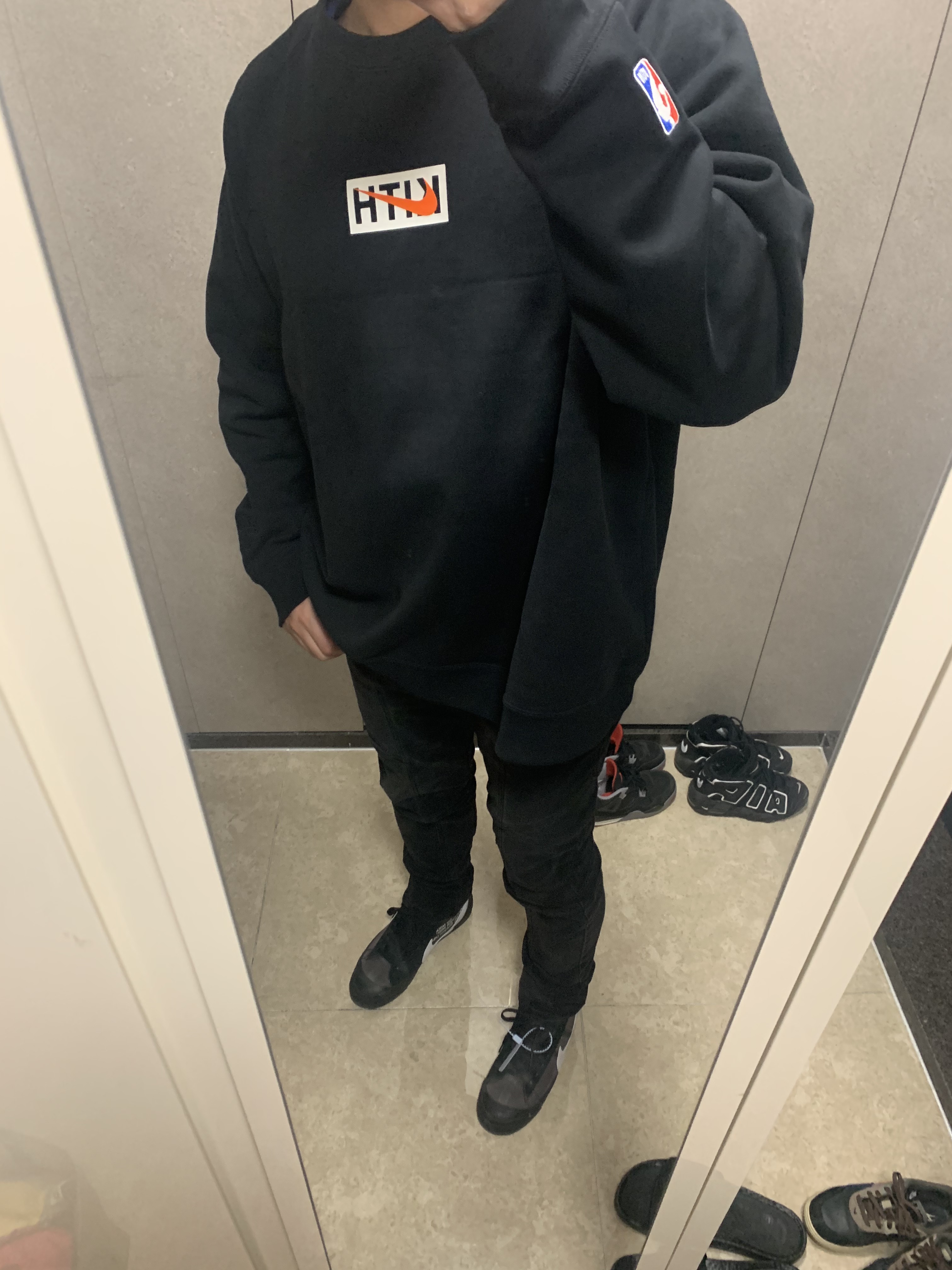 Nike x Kith New York Knicks Fleece Crewneck Black, Nike x Off-White Blazer Mid Grim Reaper Black 착용 스타일