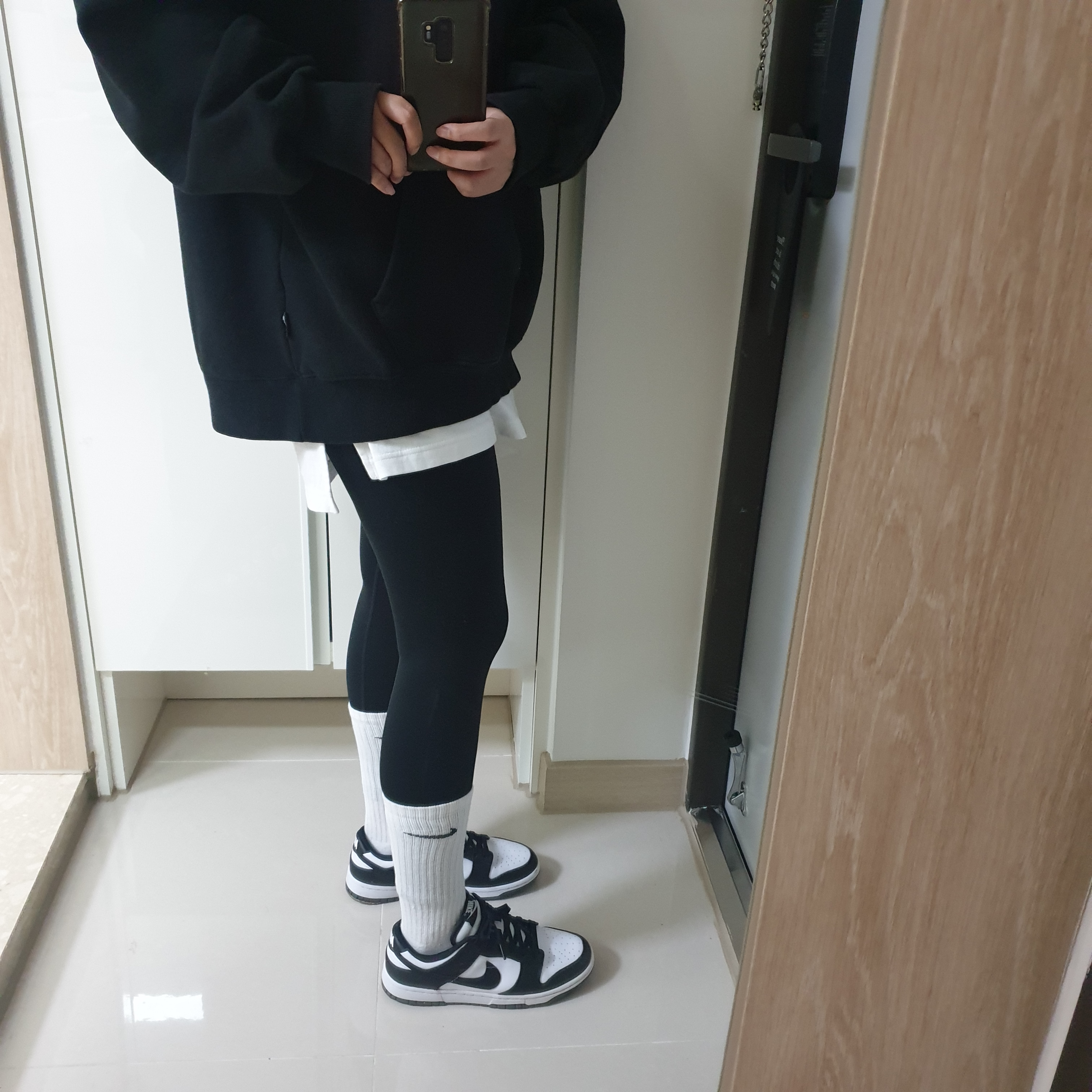 Nike Dunk Low Retro Black 착용 스타일 - 1