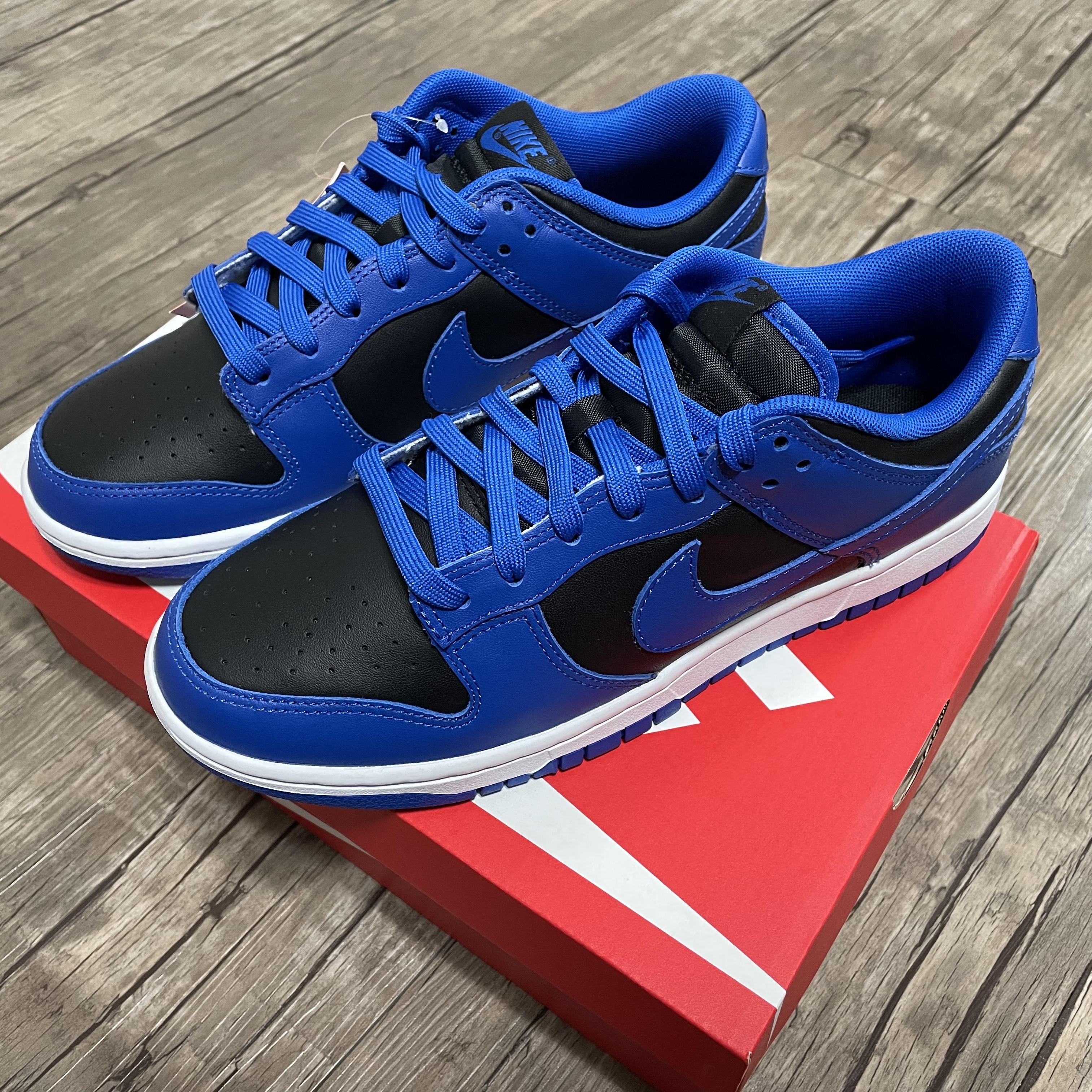 Nike Dunk Low Retro Hyper Cobalt 착용 스타일 - 1
