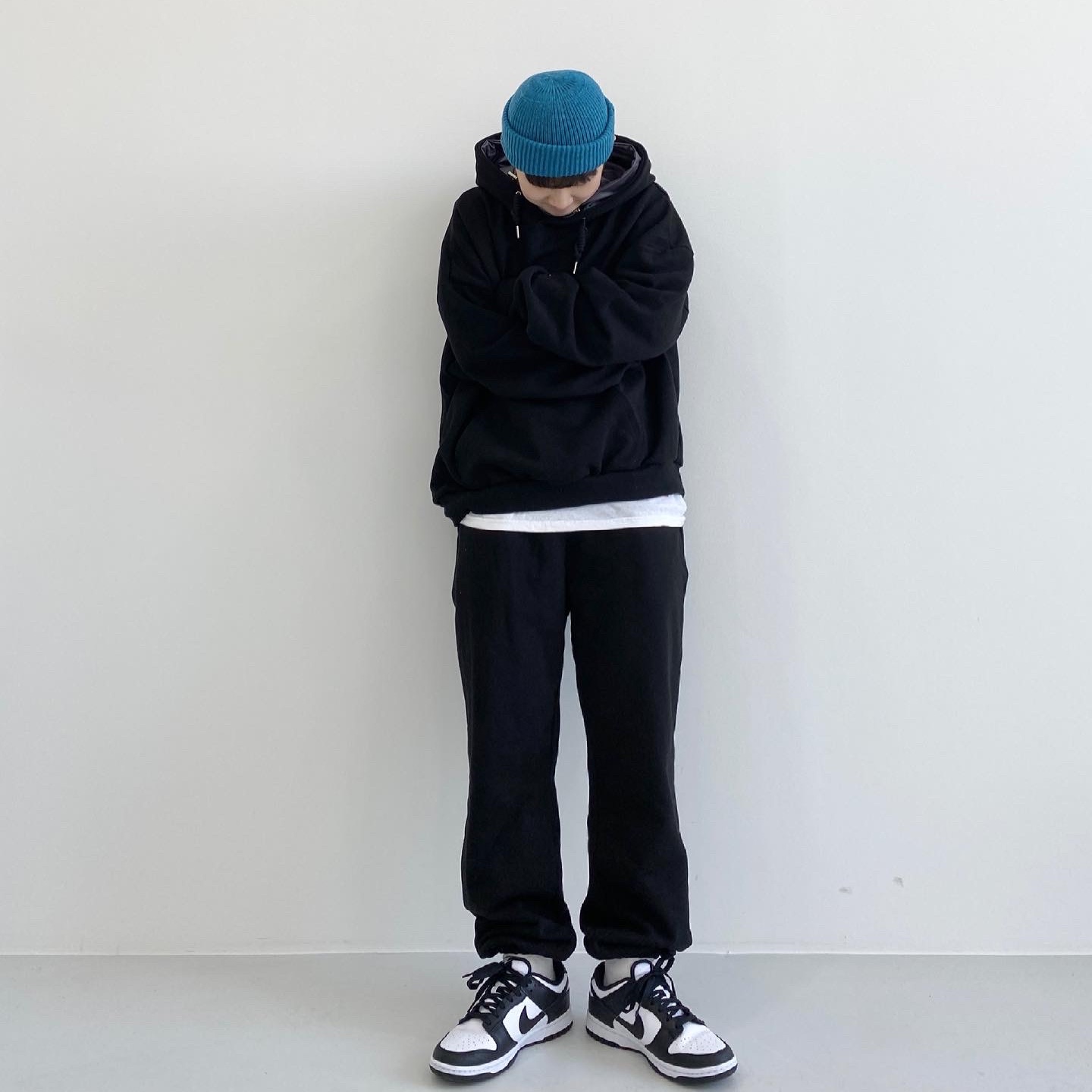 Nike Dunk Low Retro Black 착용 스타일 - 2
