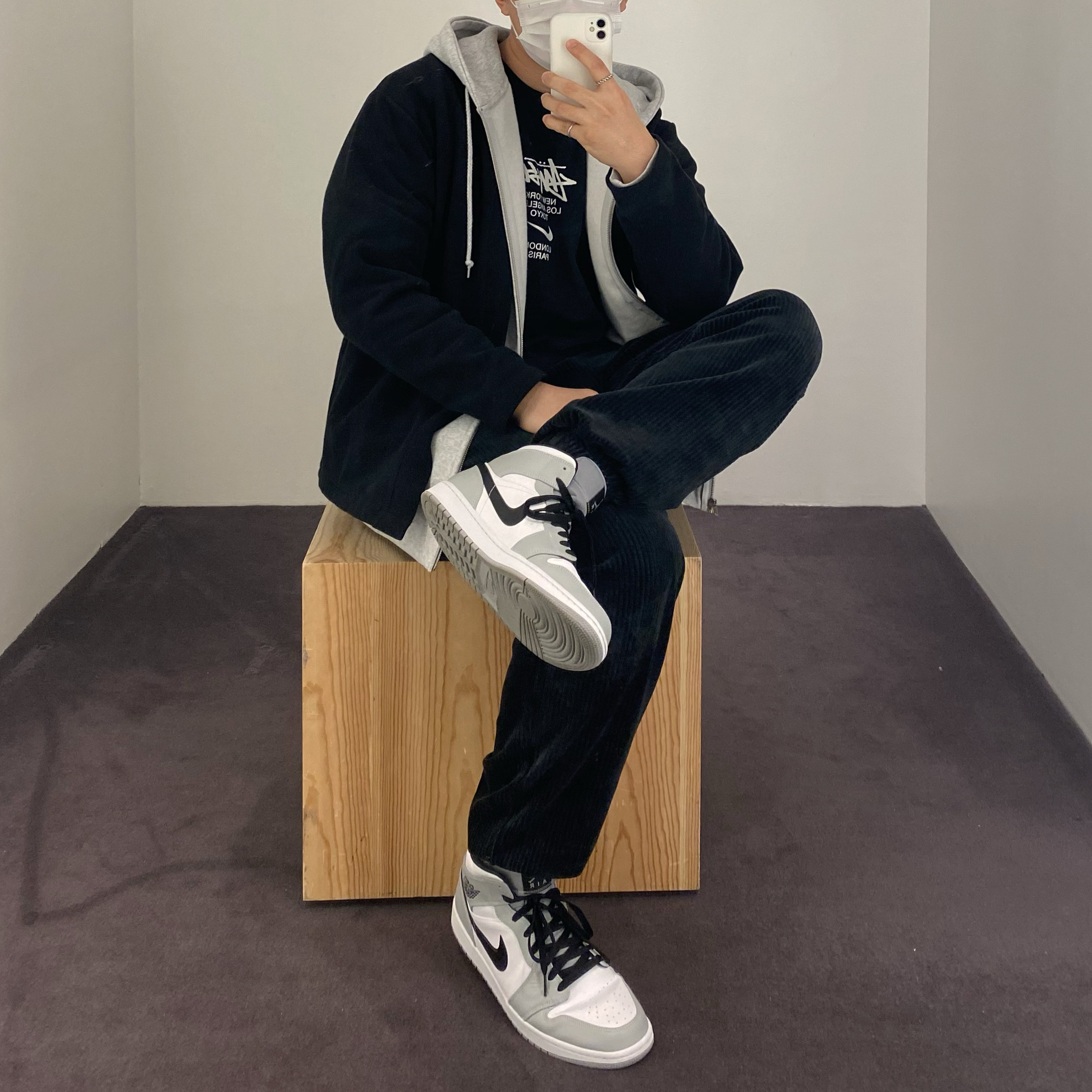 Jordan 1 Mid Light Smoke Grey, Nike x Stussy WT T-Shirt Black - US/EU 착용 스타일