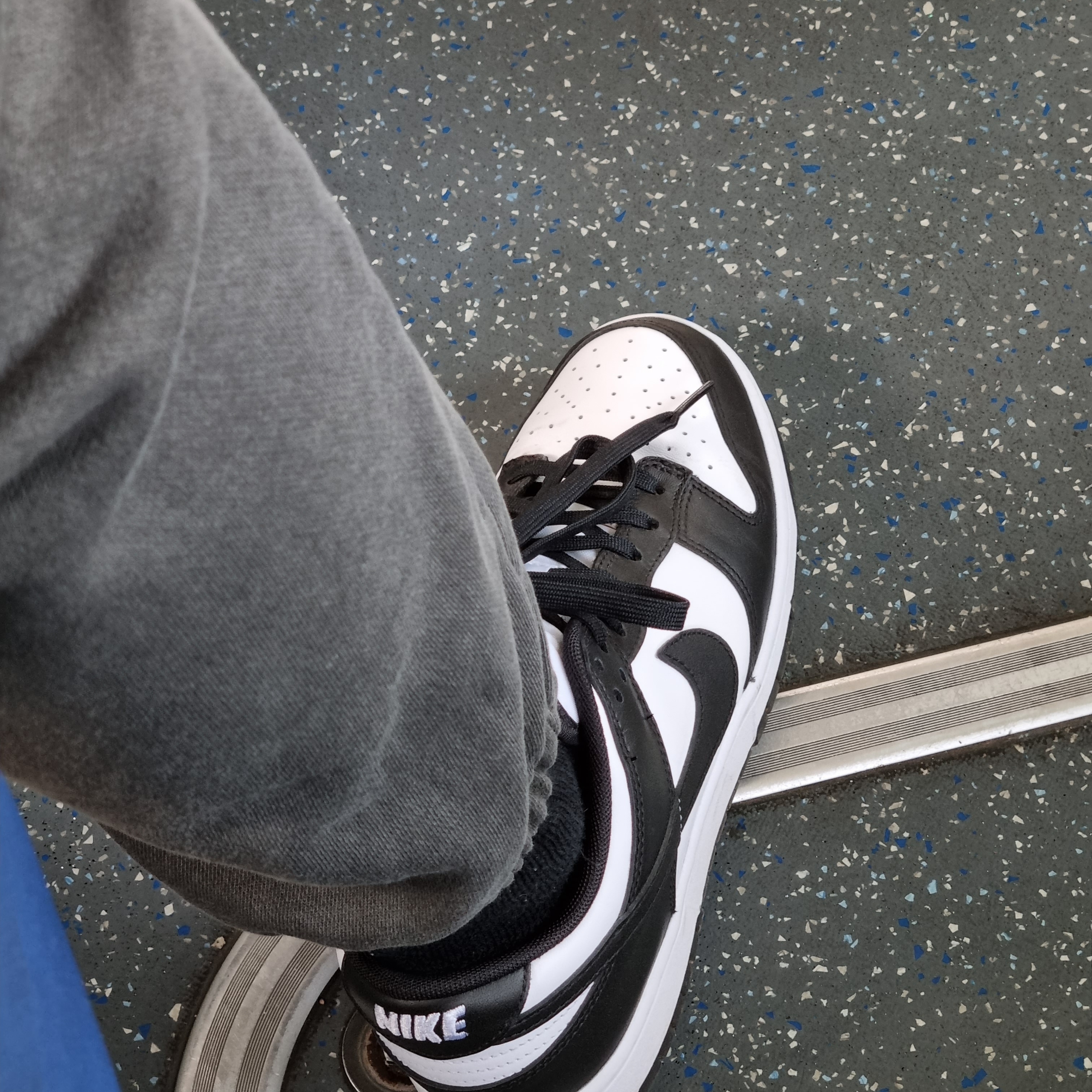 Nike Dunk Low Retro Black 착용 스타일 - 2
