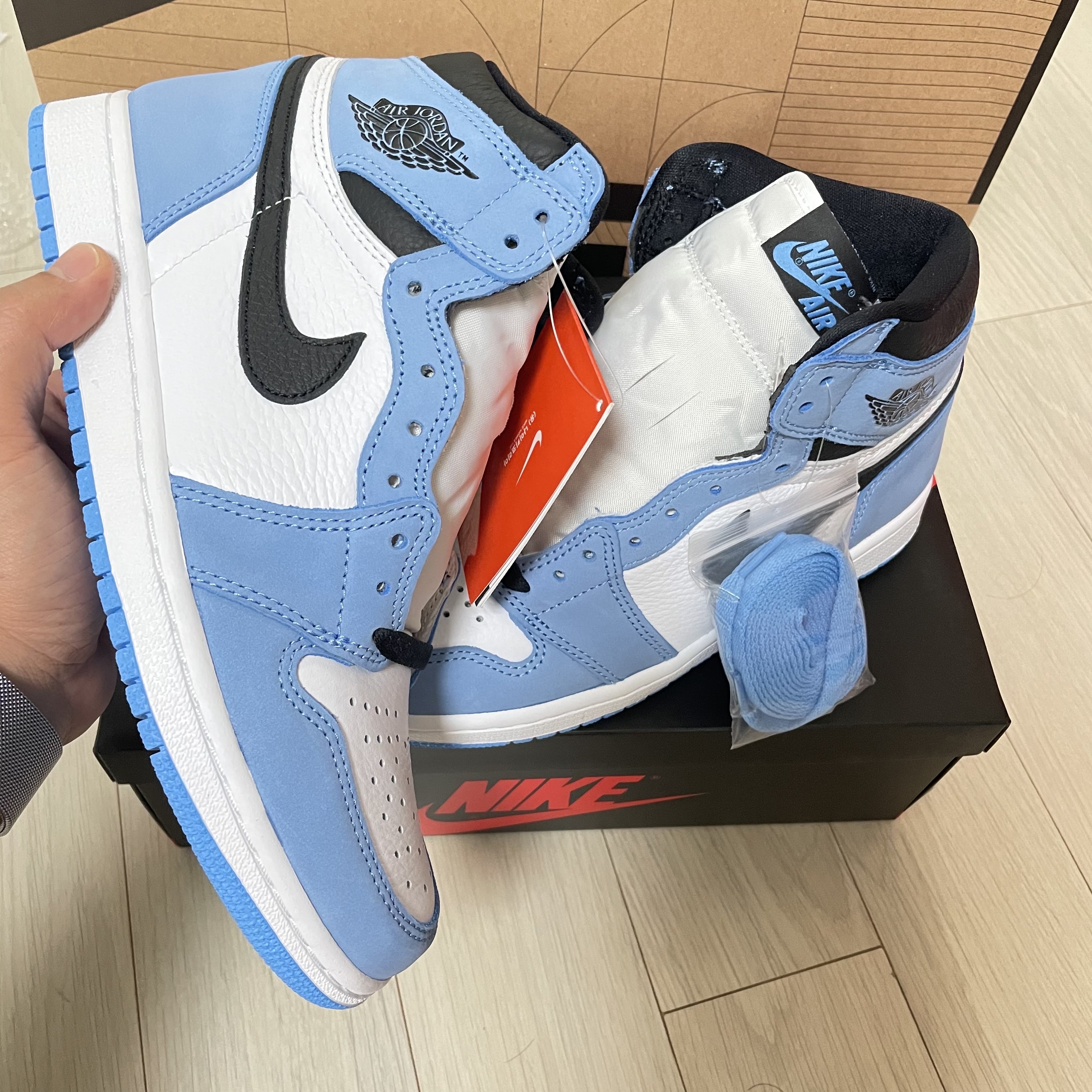Jordan 1 Retro High OG University Blue 착용 스타일