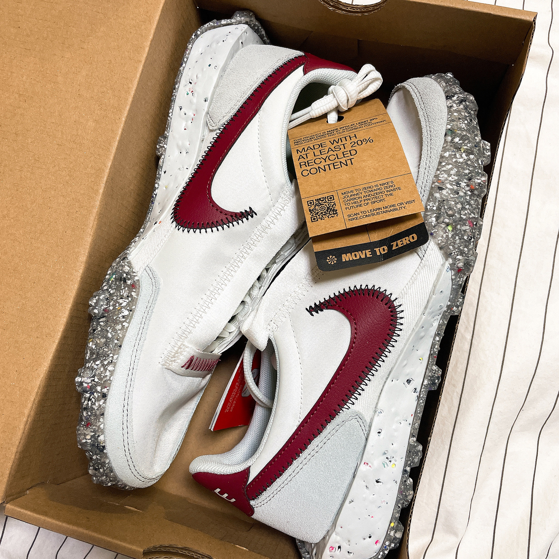(W) Nike Waffle Racer Crater Summit White Team Red 착용 스타일