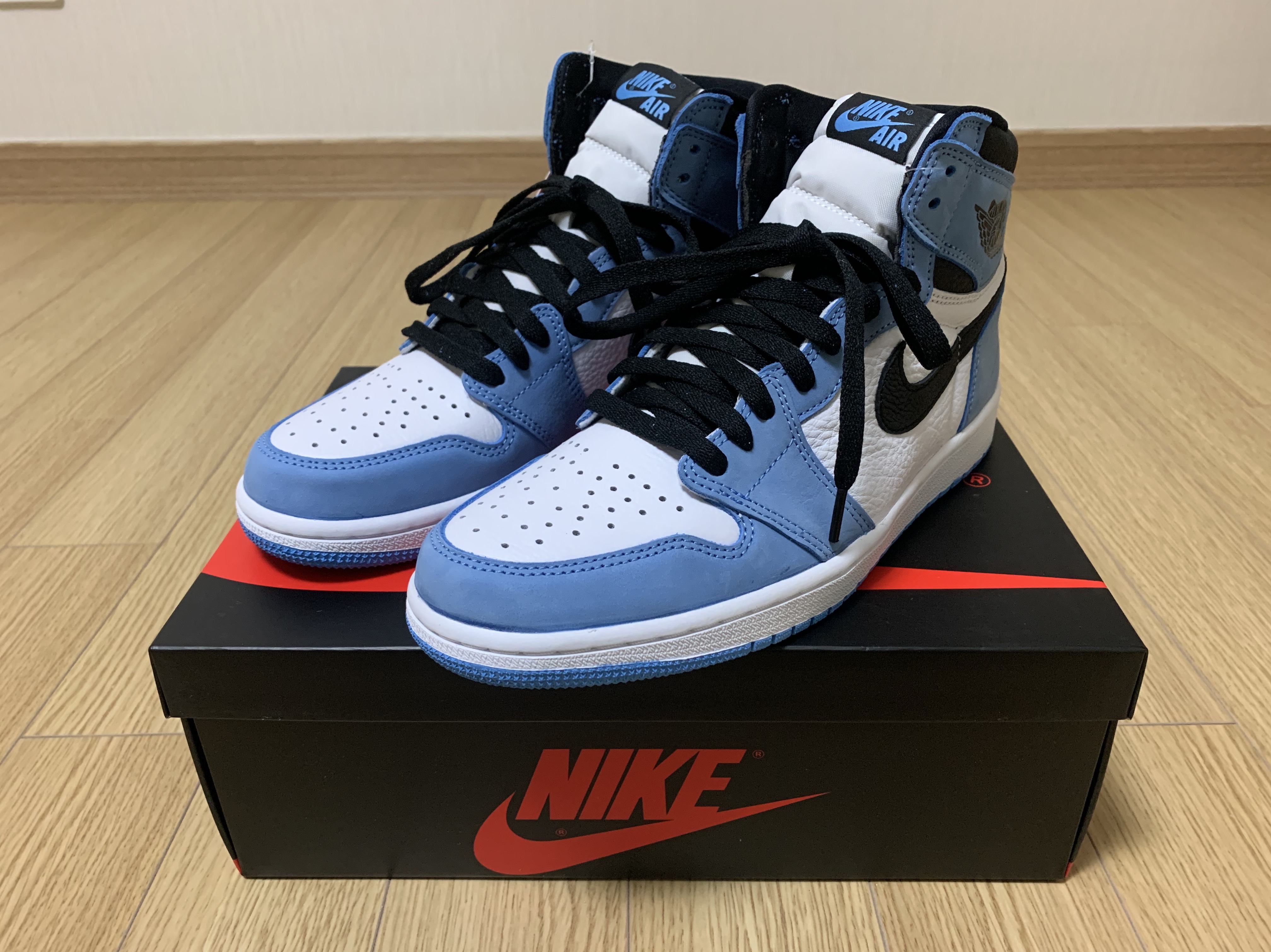 Jordan 1 Retro High OG University Blue 착용 스타일