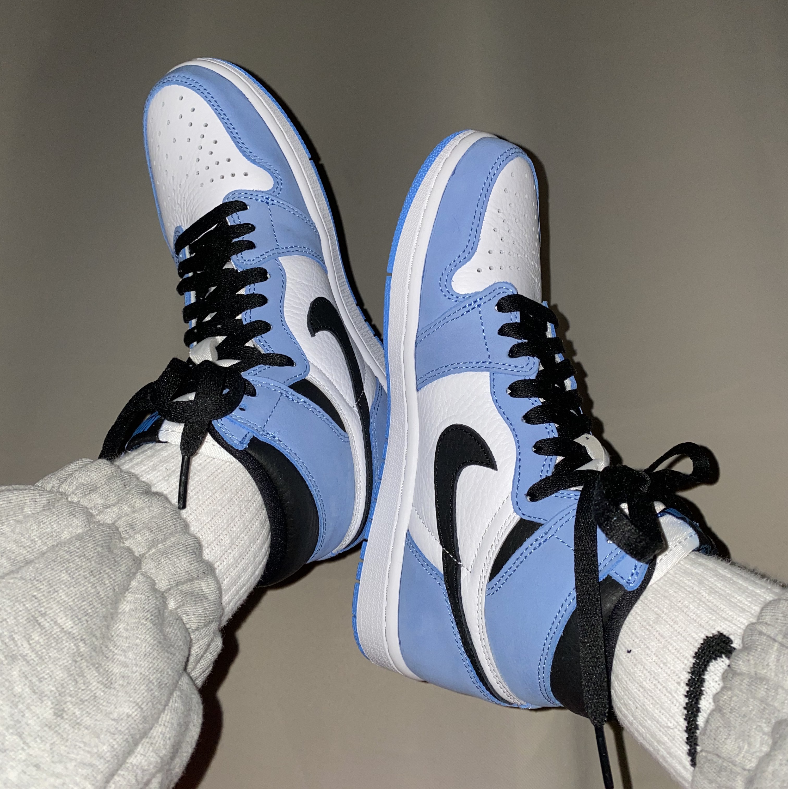 Jordan 1 Retro High OG University Blue 착용 스타일