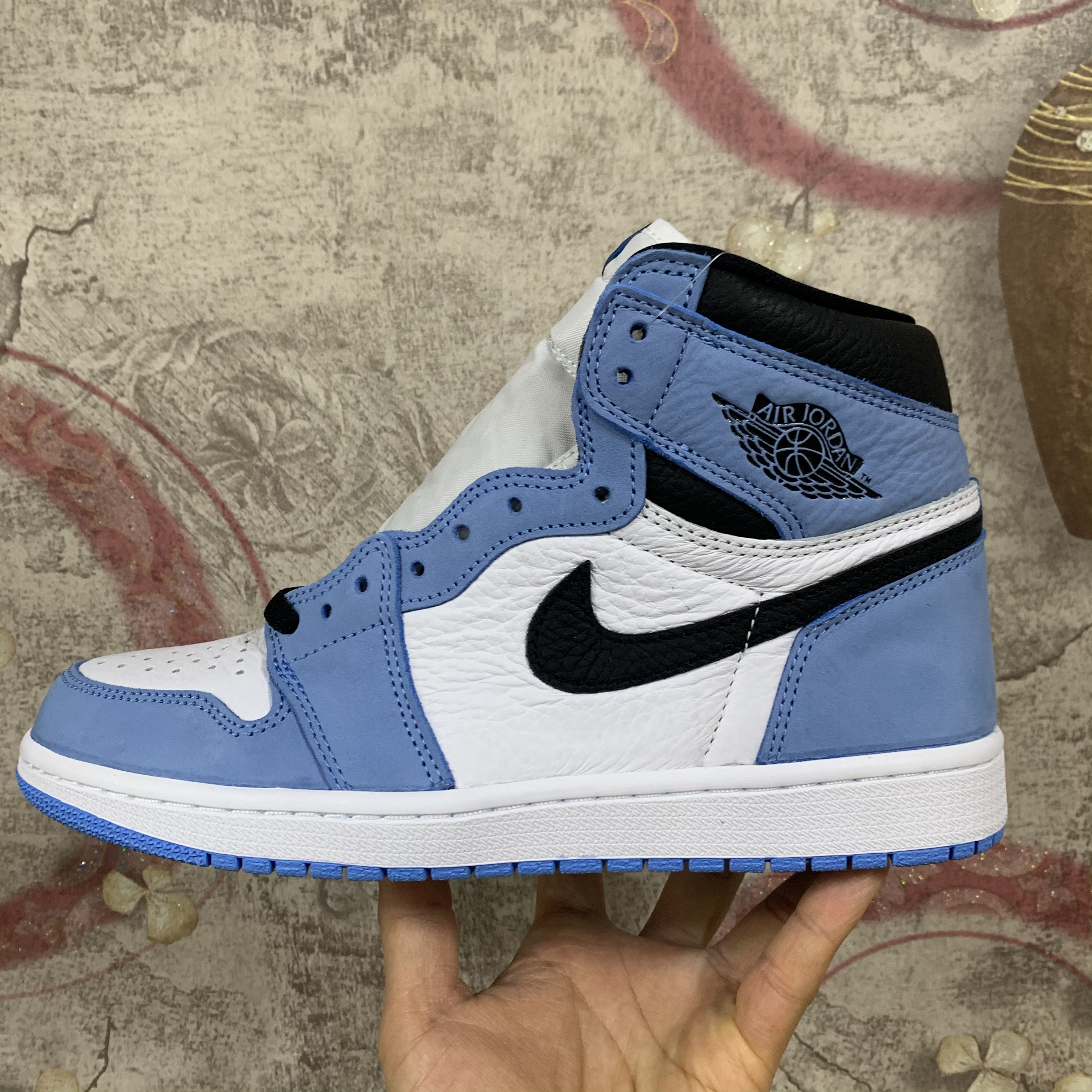Jordan 1 Retro High OG University Blue 착용 스타일