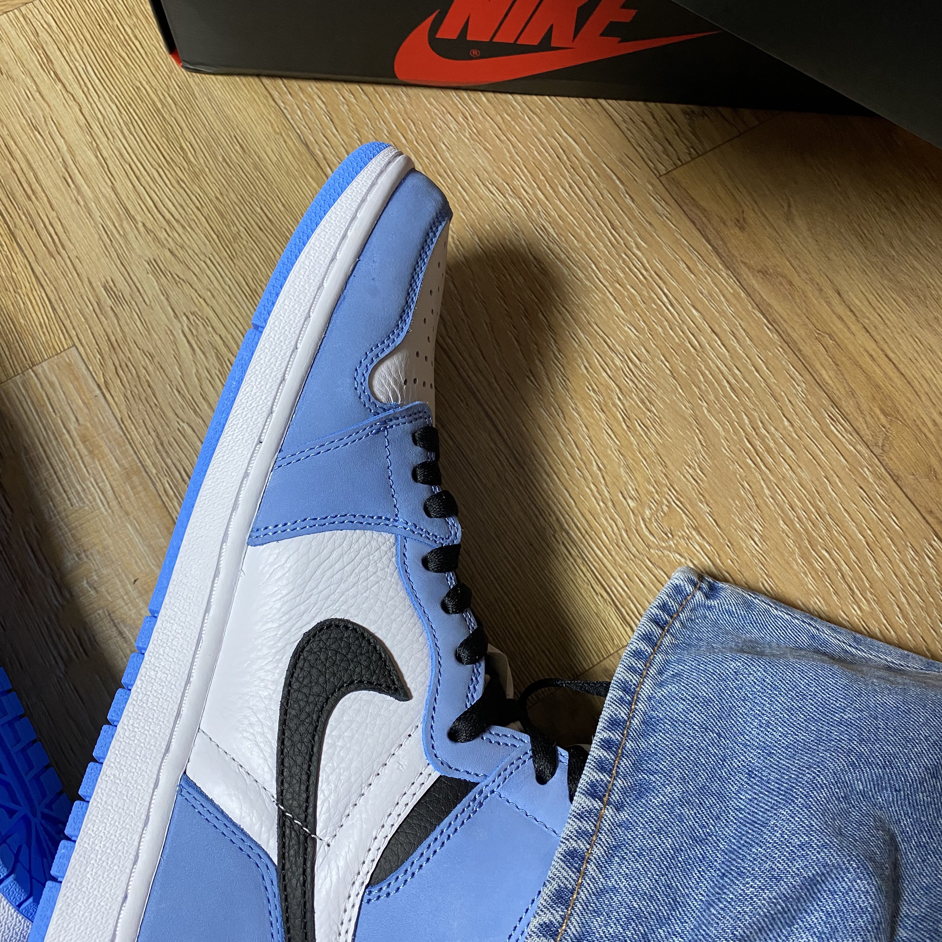 Jordan 1 Retro High OG University Blue 착용 스타일