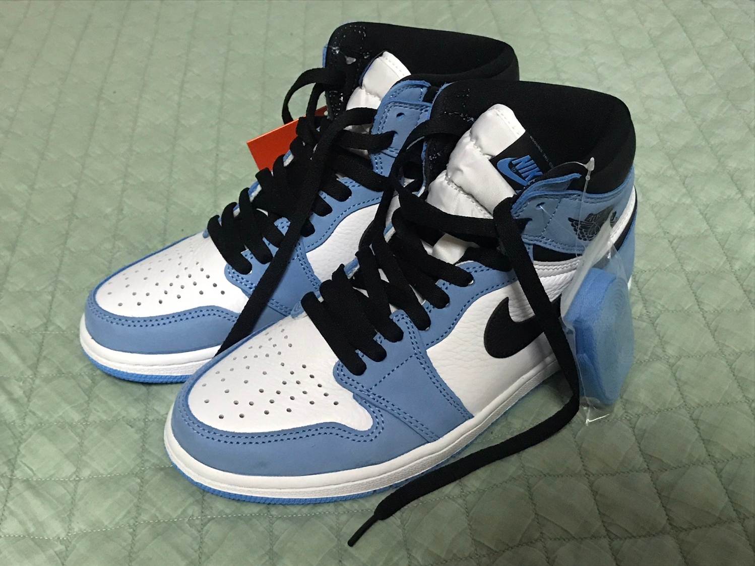 Jordan 1 Retro High OG University Blue 착용 스타일