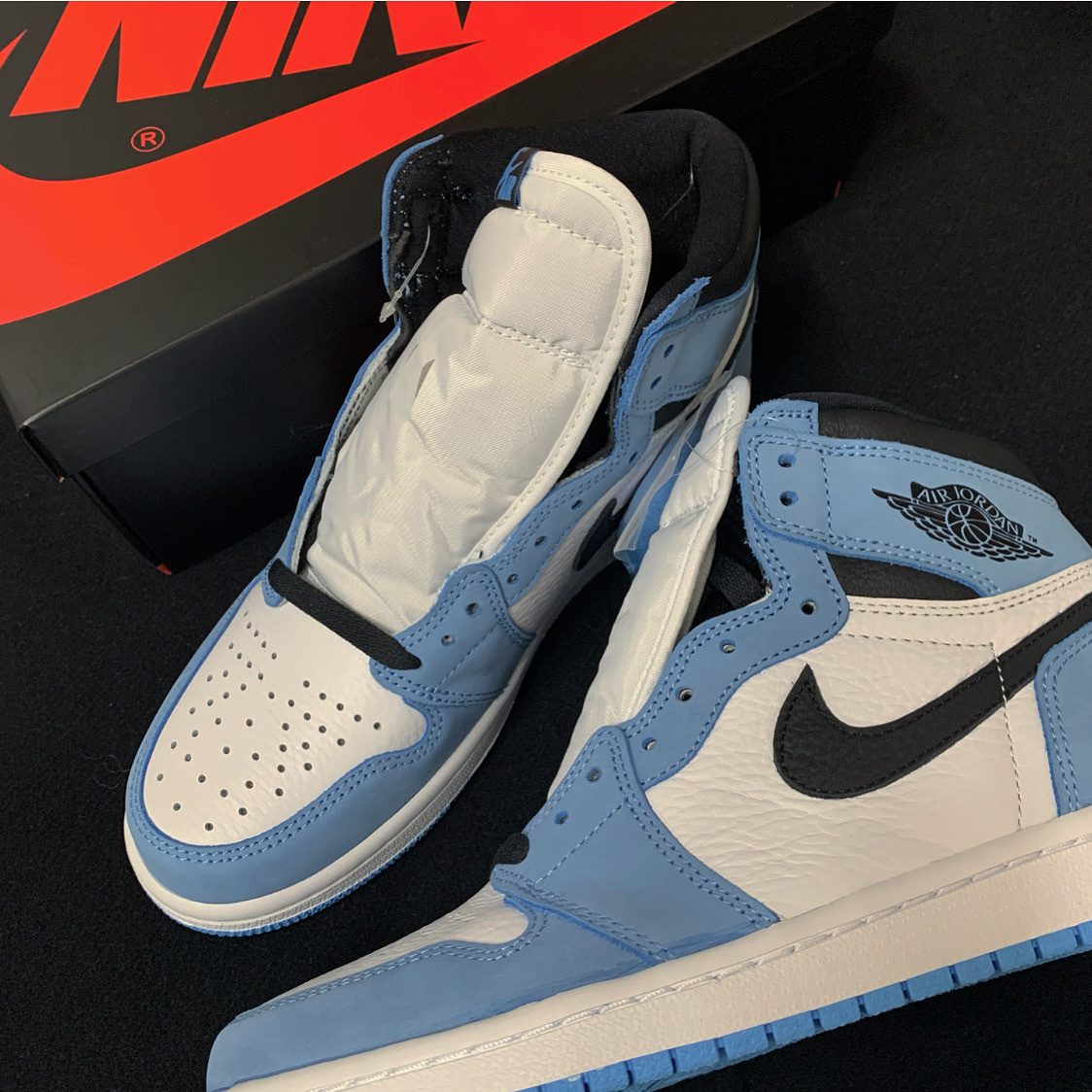 Jordan 1 Retro High OG University Blue 착용 스타일