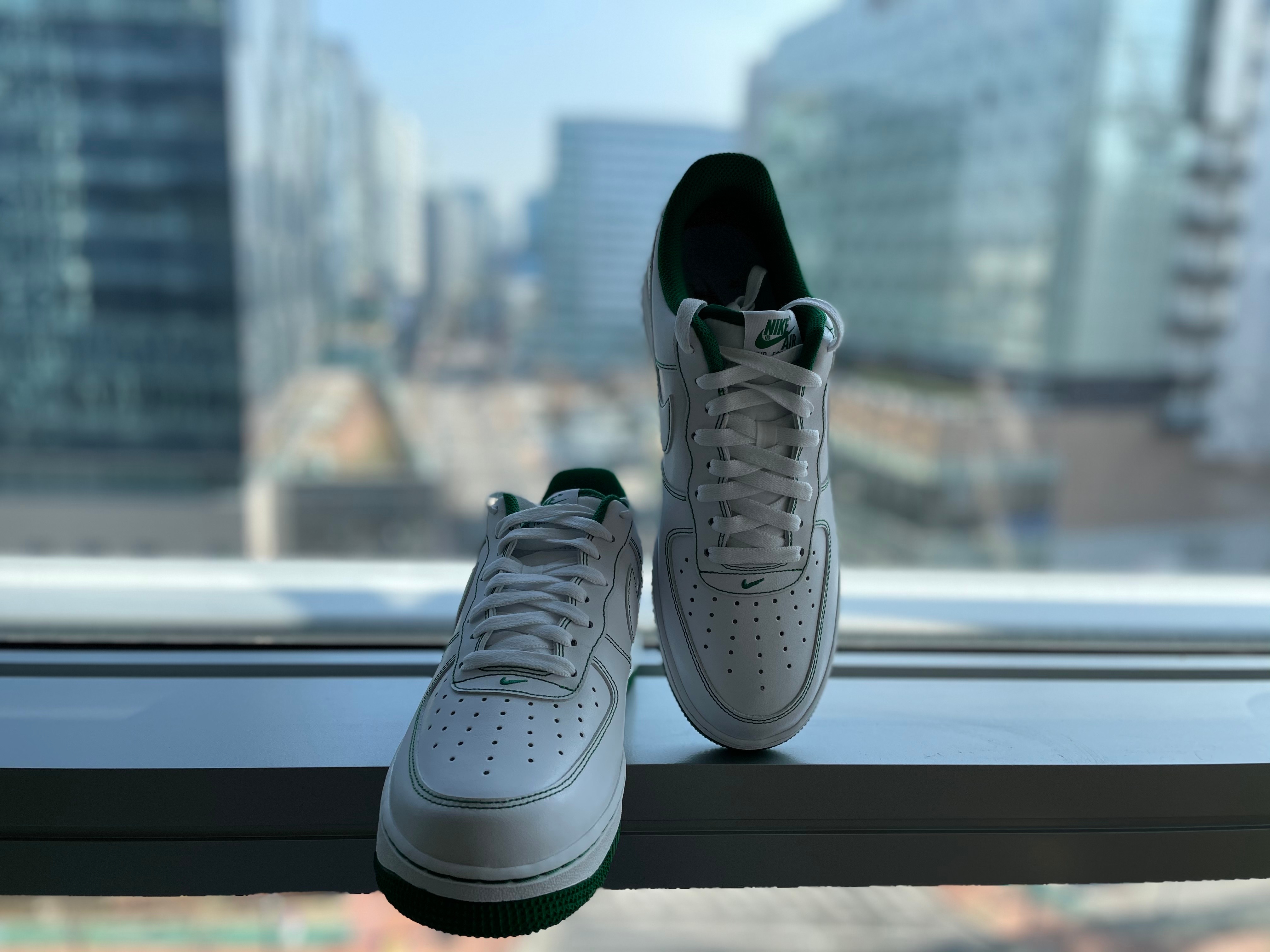 Nike Air Force 1 '07 Stitch Pine Green 착용 스타일 - 2