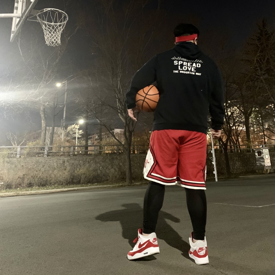 Jordan 3 Retro Tinker White University Red 착용 스타일 - 2