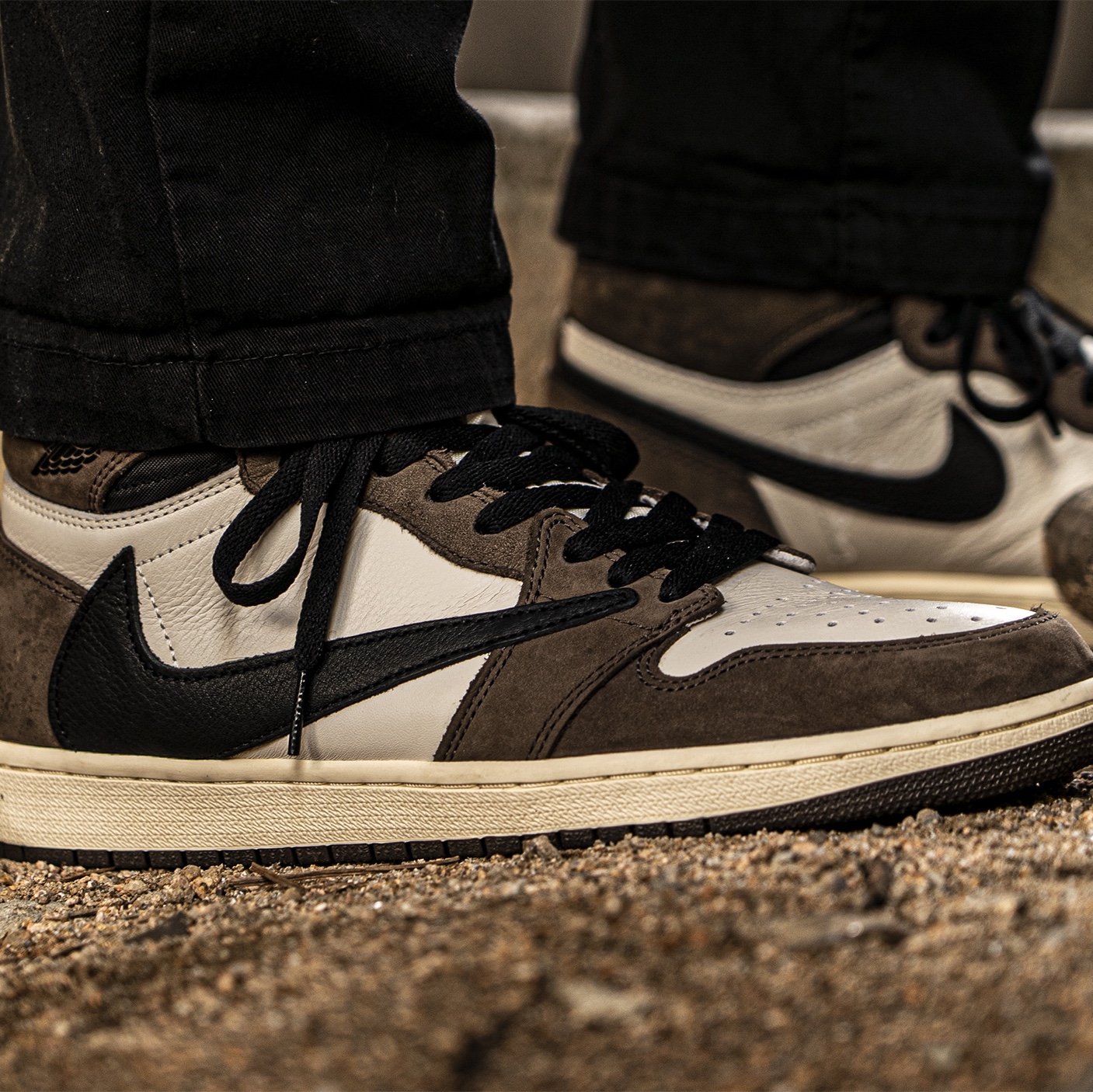 Jordan 1 x Travis Scott Retro High OG SP Mocha 착용 스타일 - 1