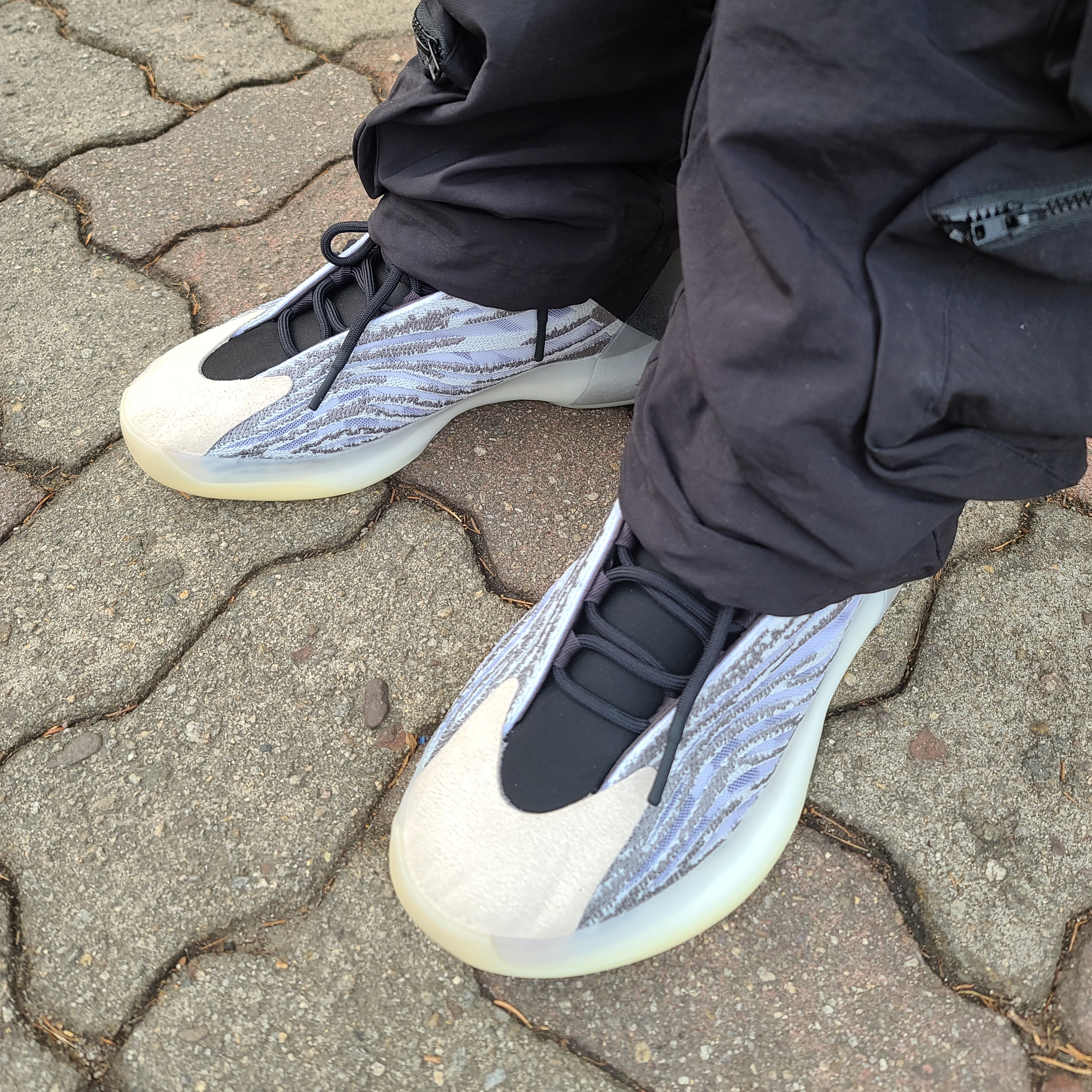 Adidas Yeezy QNTM Lifestyle 착용 스타일