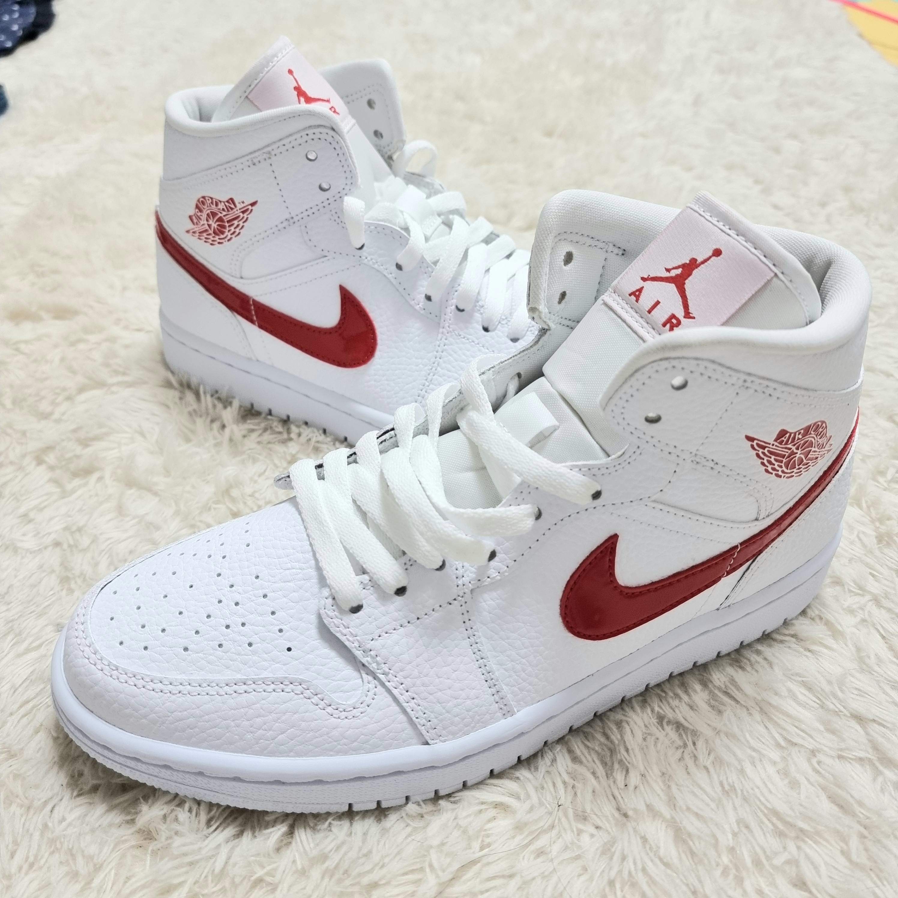 (W) Jordan 1 Mid White University Red 착용 스타일