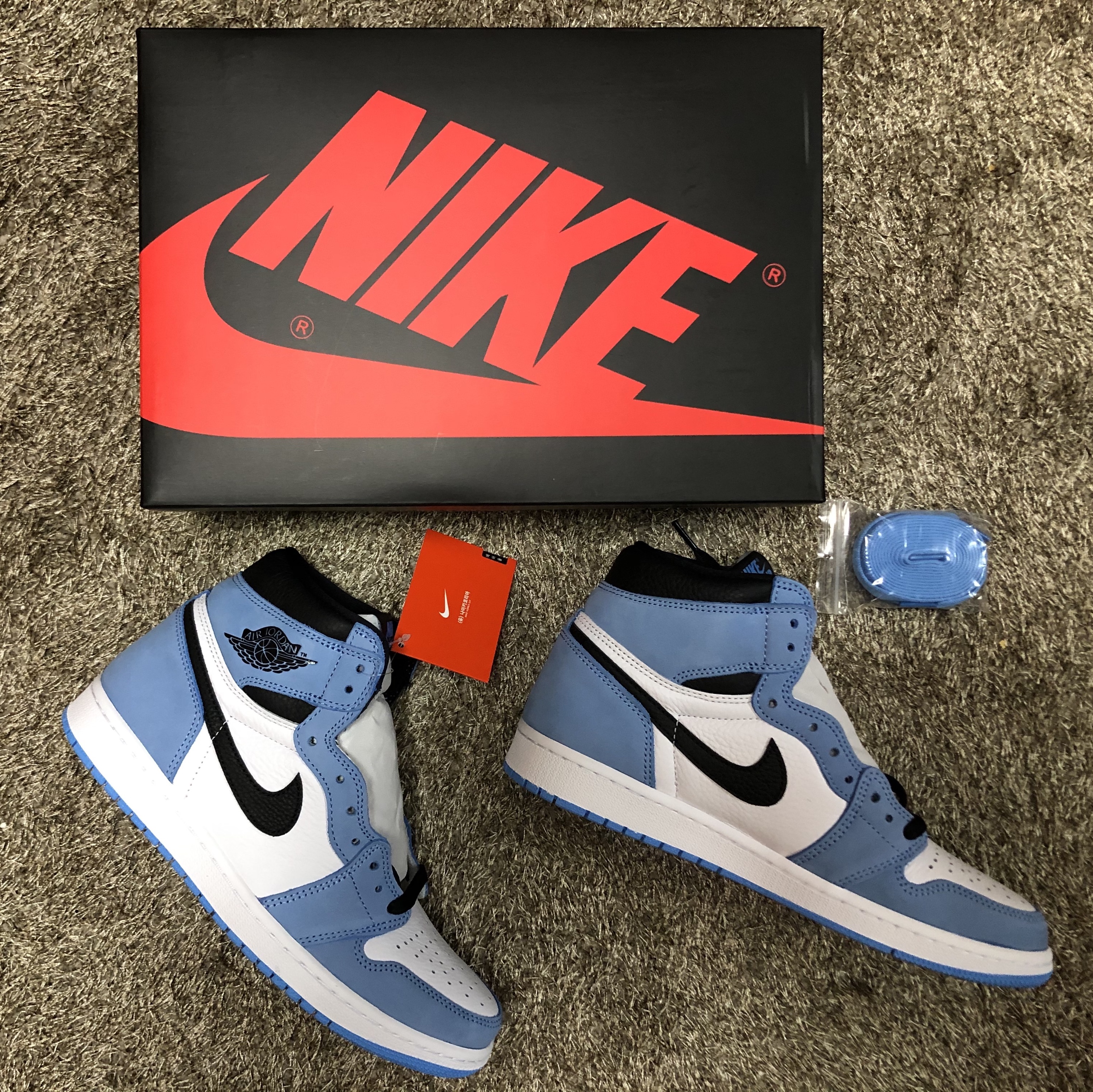 Jordan 1 Retro High OG University Blue 착용 스타일