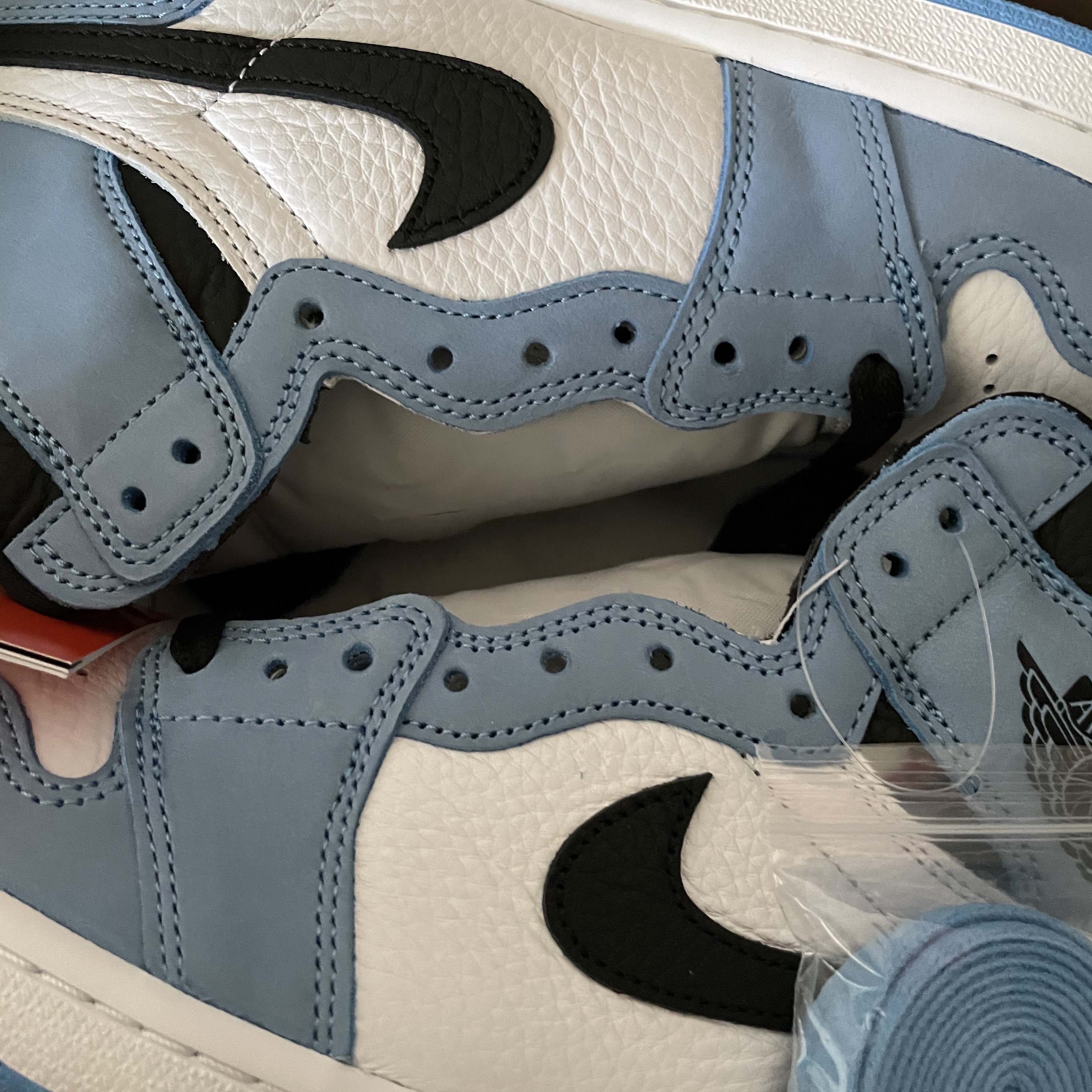 Jordan 1 Retro High OG University Blue 착용 스타일