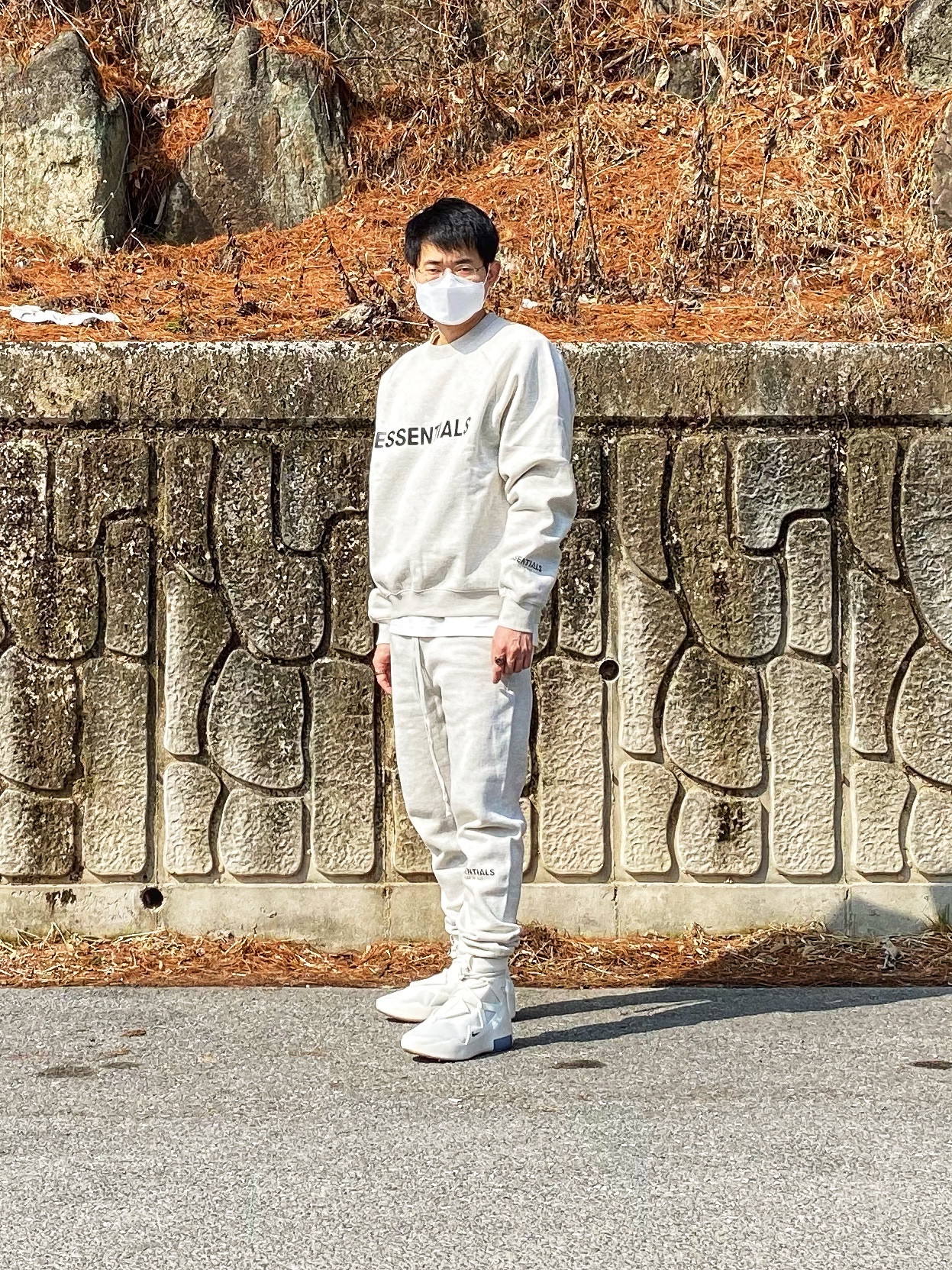 Essentials 3D Silicon Applique Crewneck Oatmeal/Oatmeal Heather/Light Heather Oatmeal 2020, Essentials Sweatpants Oatmeal/Oatmeal Heather/Light Heather Oatmeal 2020 착용 스타일 - 2