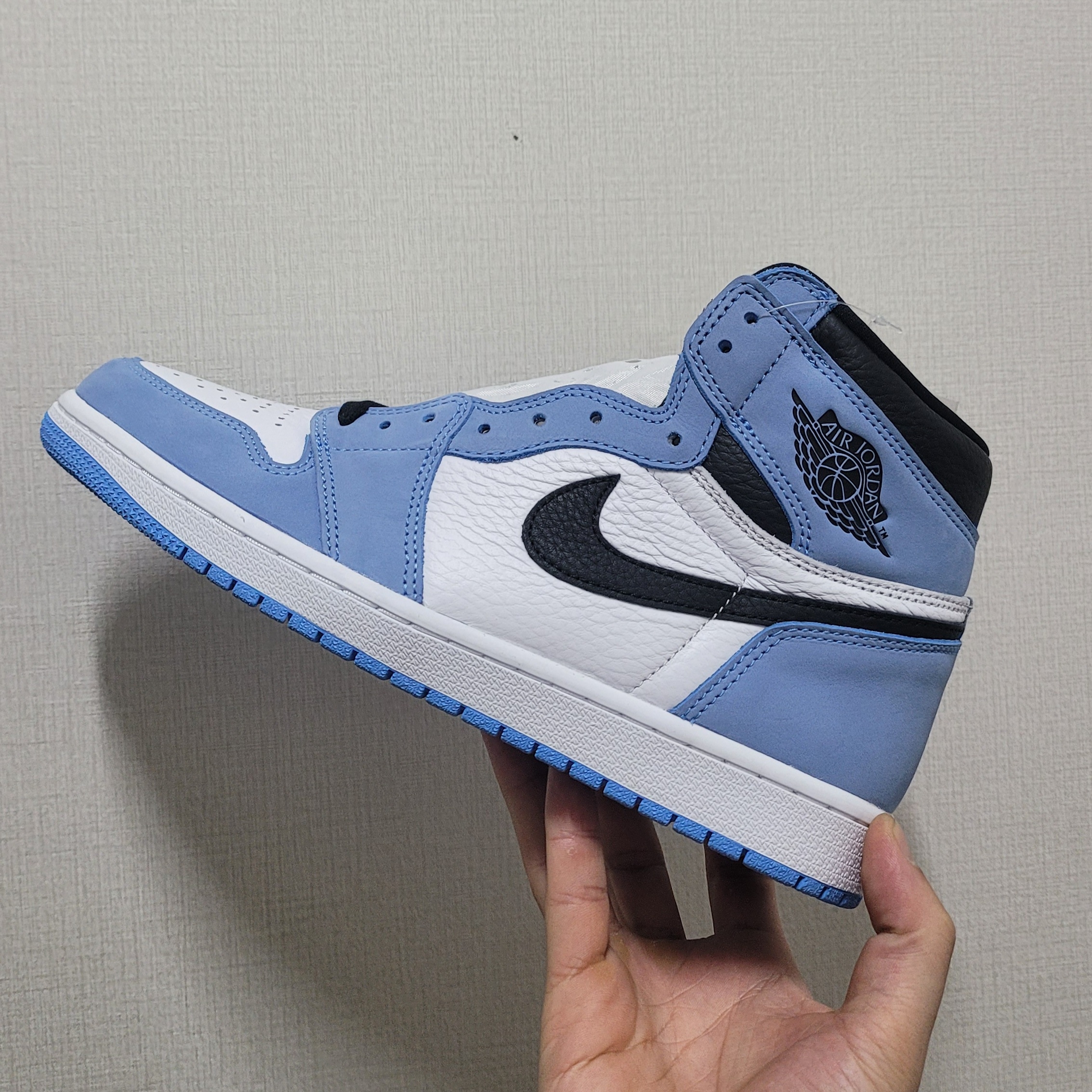 Jordan 1 Retro High OG University Blue 착용 스타일