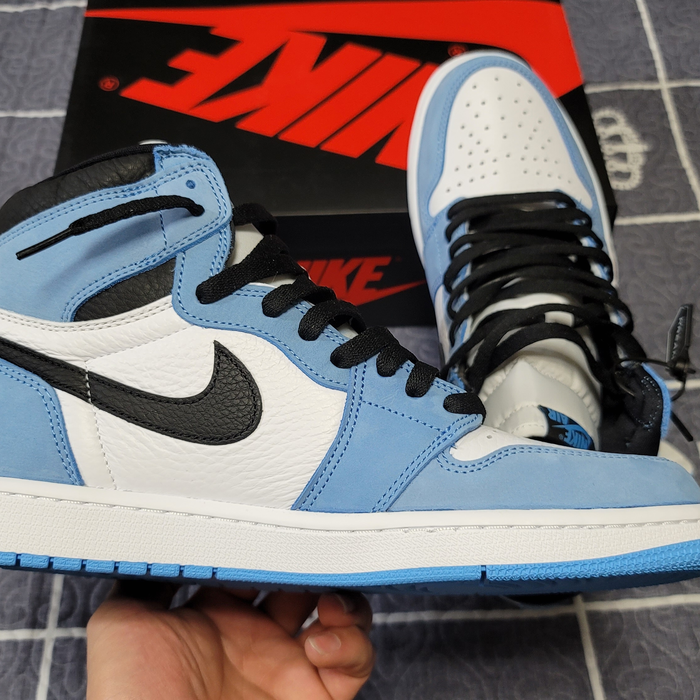 Jordan 1 Retro High OG University Blue, (GS) Jordan 1 Retro High OG University Blue 착용 스타일 - 4
