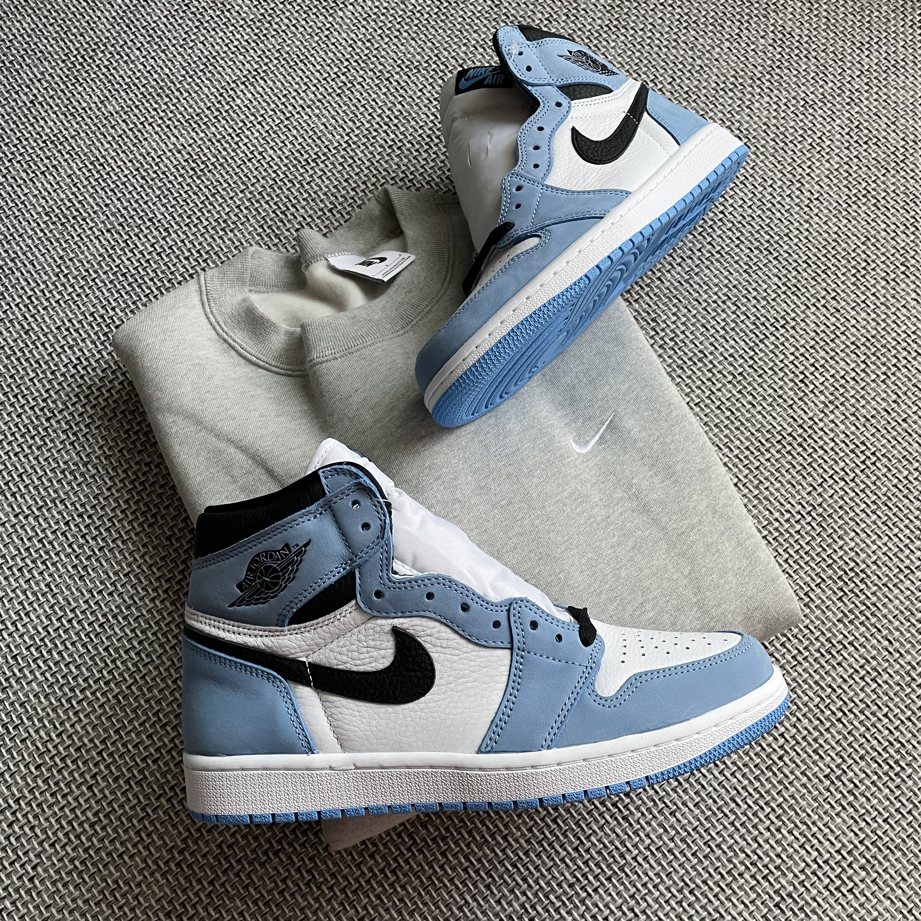 Jordan 1 Retro High OG University Blue, Nike M NRG Hoodie Grey Heather 착용 스타일 - 3