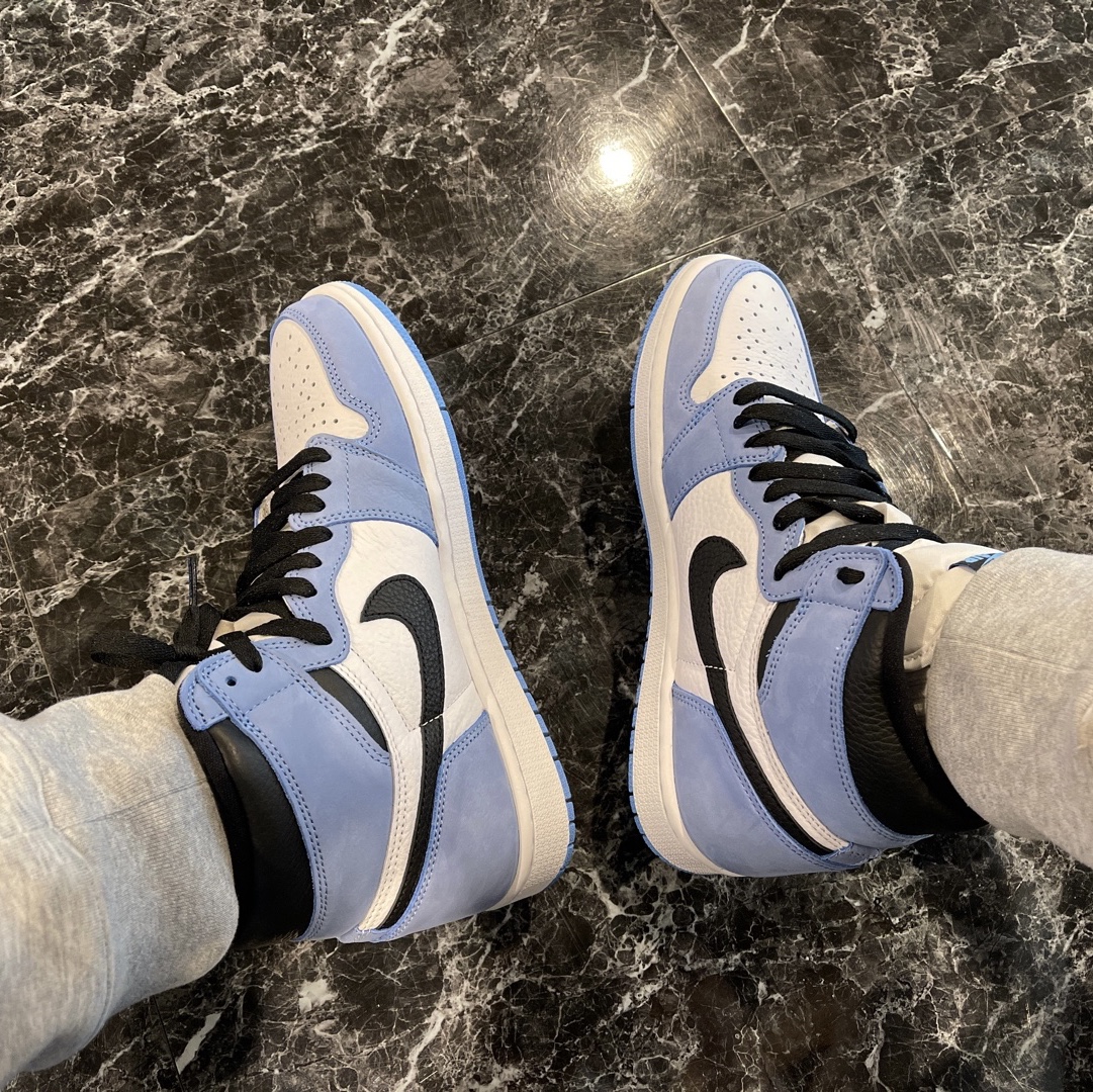Jordan 1 Retro High OG University Blue 착용 스타일 - 1