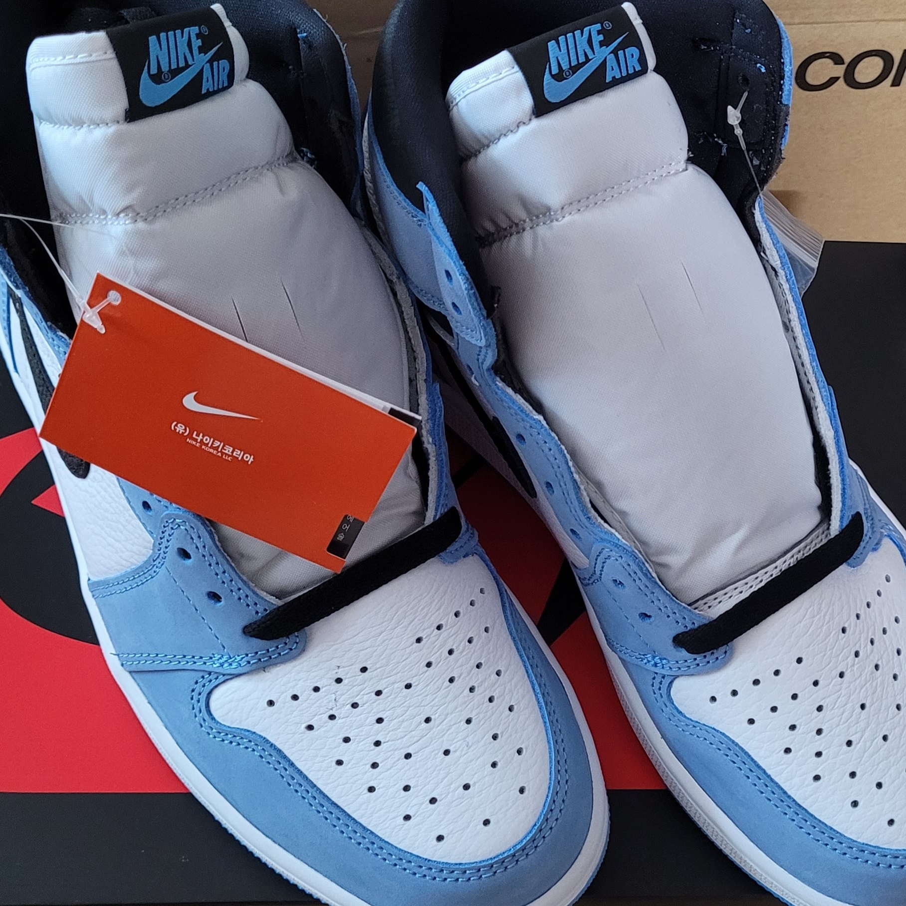 Jordan 1 Retro High OG University Blue 착용 스타일