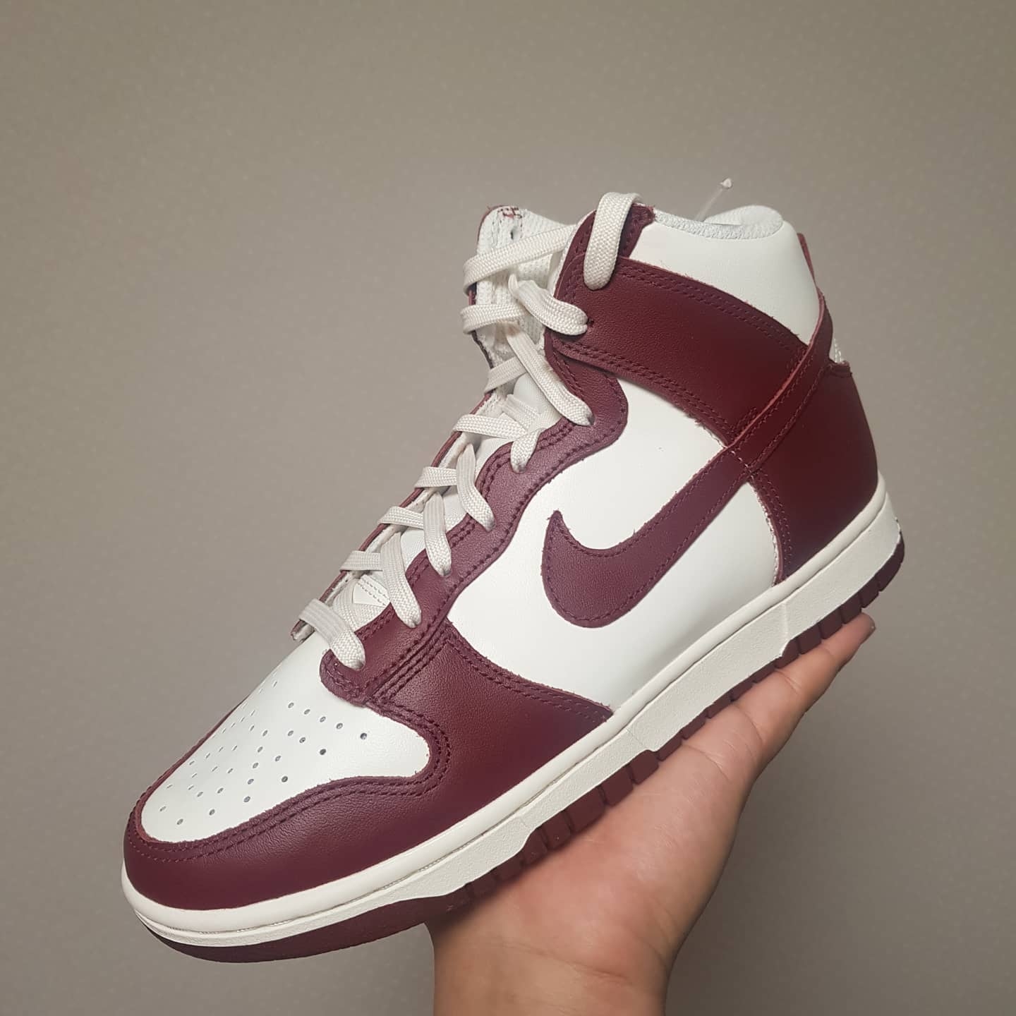 (W) Nike Dunk High Team Red 착용 스타일 - 3