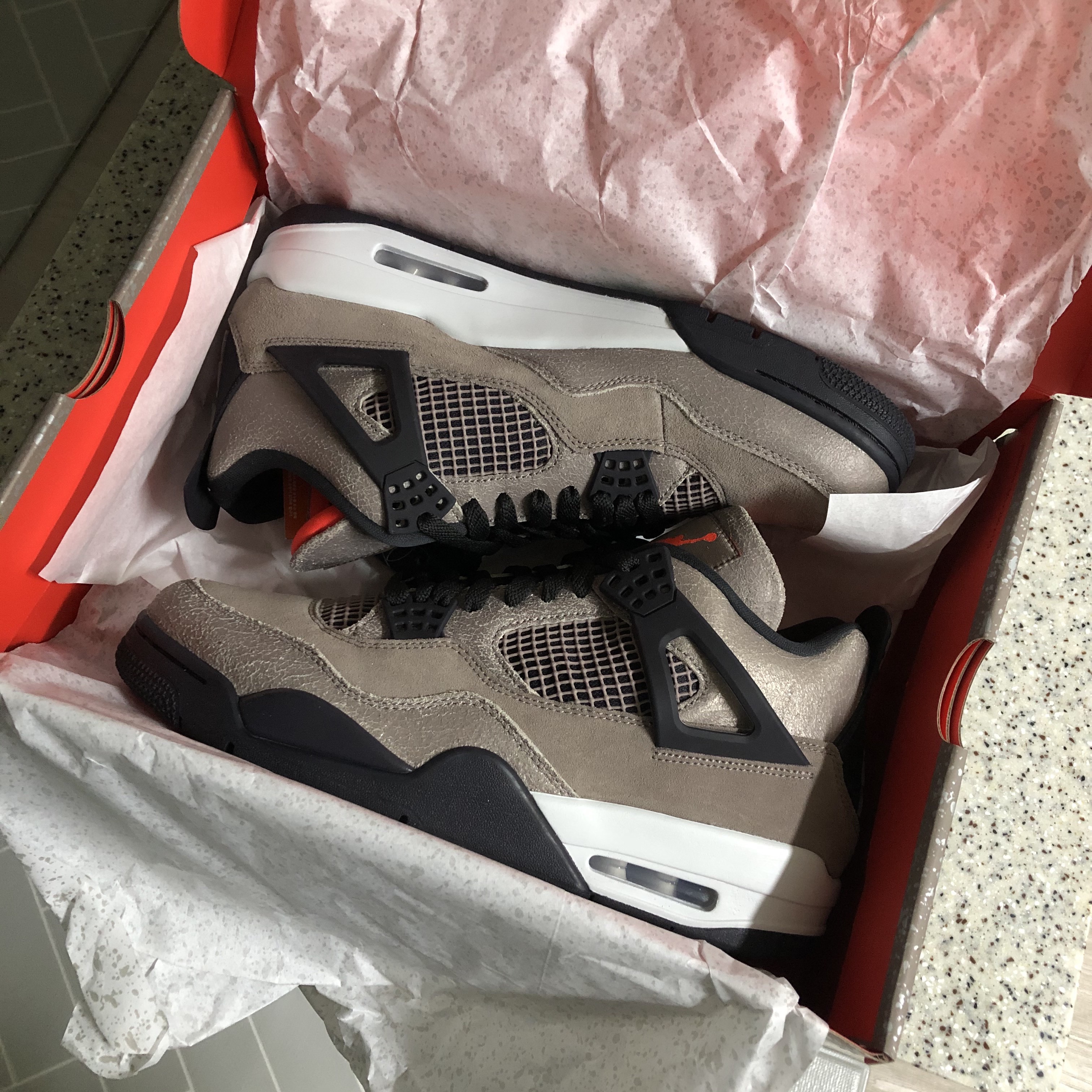 Jordan 4 Retro Taupe Haze 착용 스타일 - 2