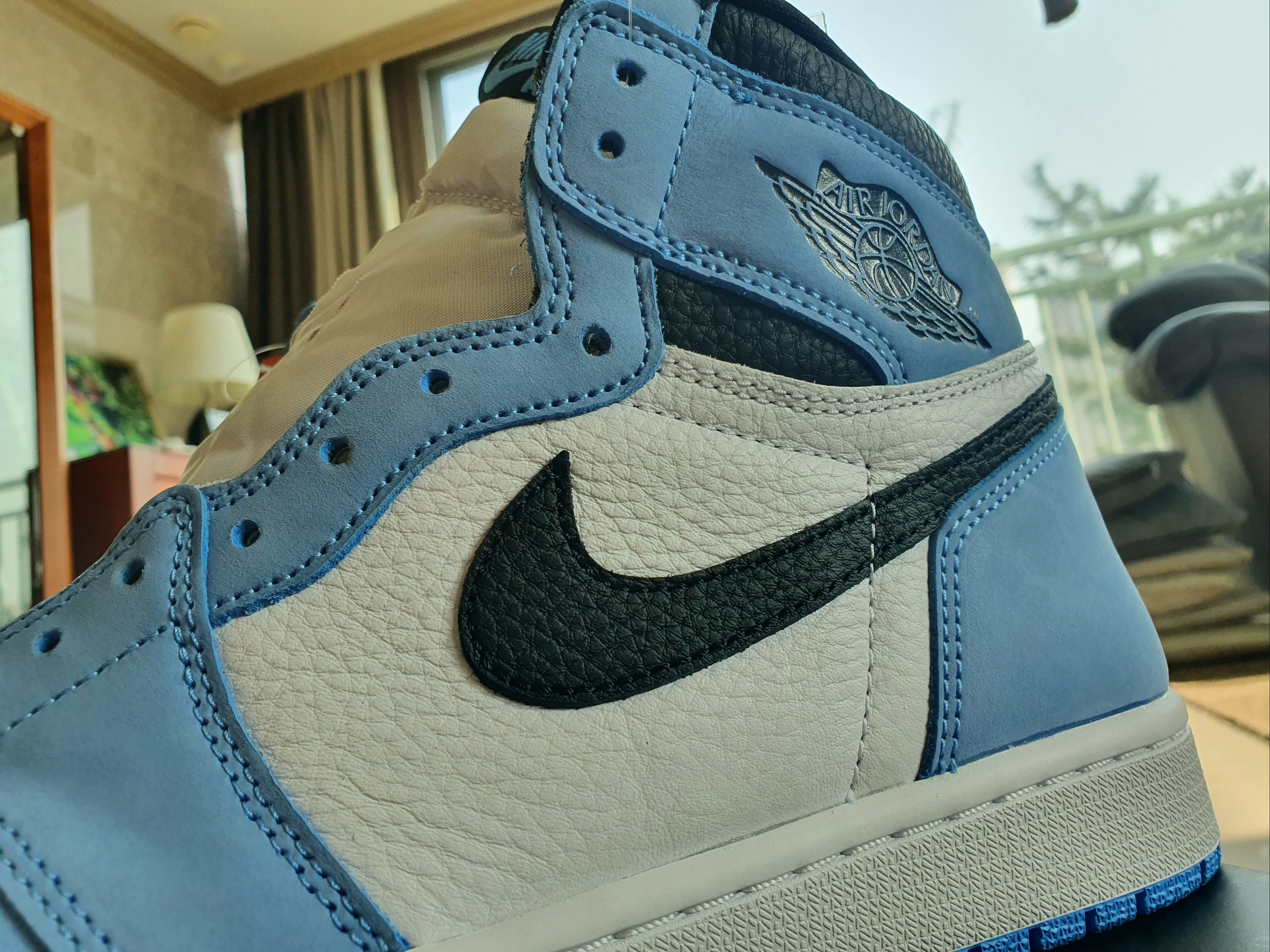 Jordan 1 Retro High OG University Blue 착용 스타일 - 2