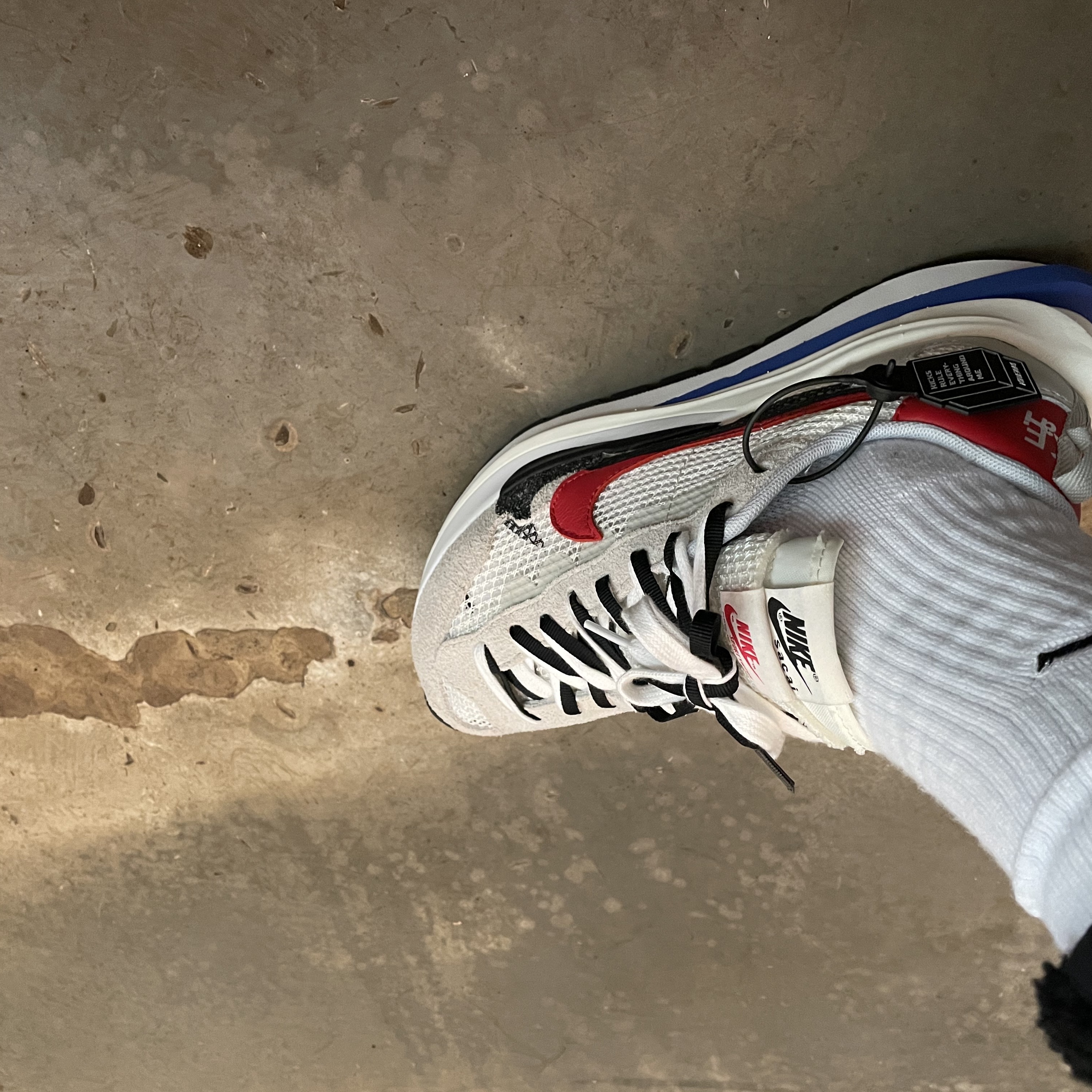 Nike x Sacai VaporWaffle Royal Fuchsia 착용 스타일