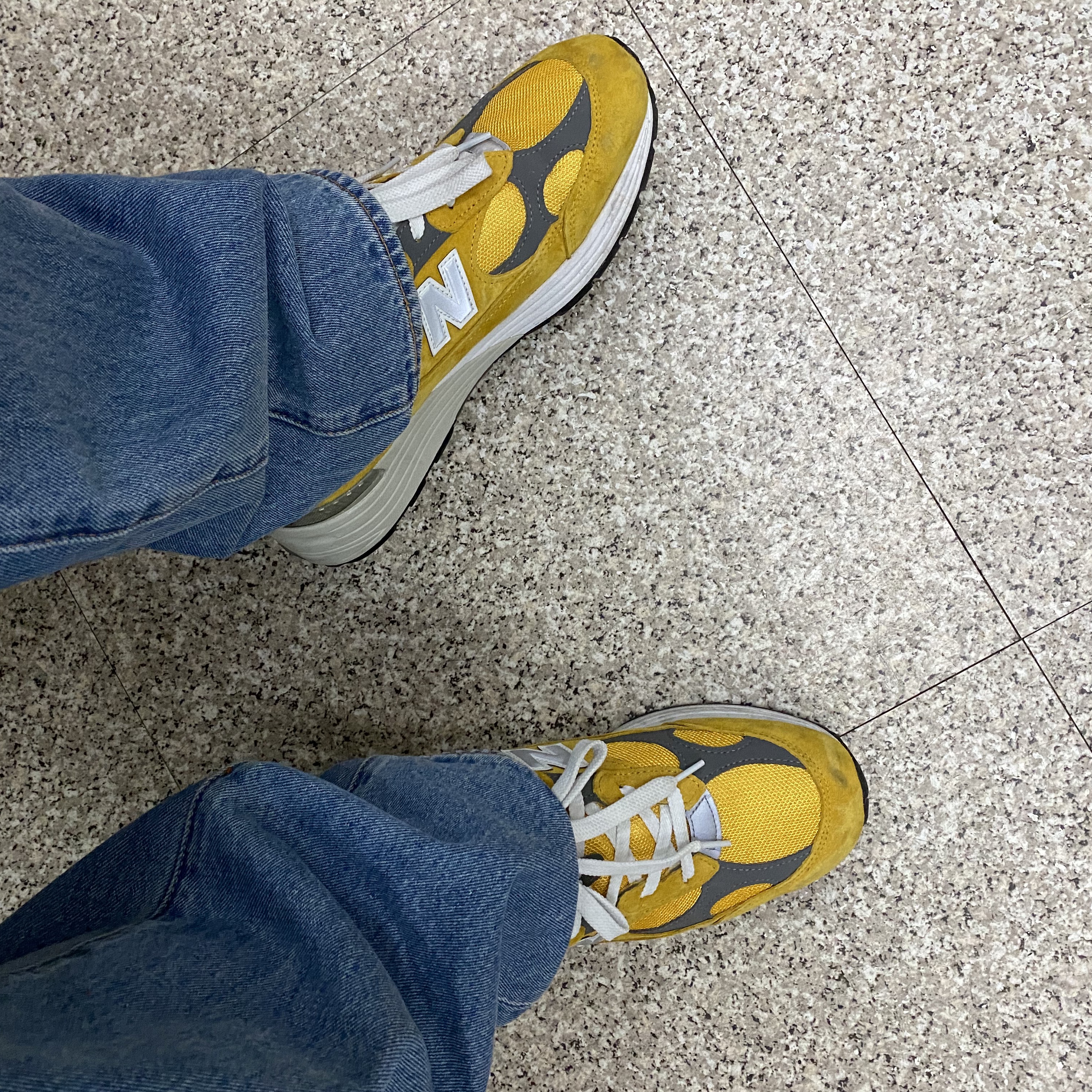 New Balance 992 Made in USA Gold Cream 착용 스타일