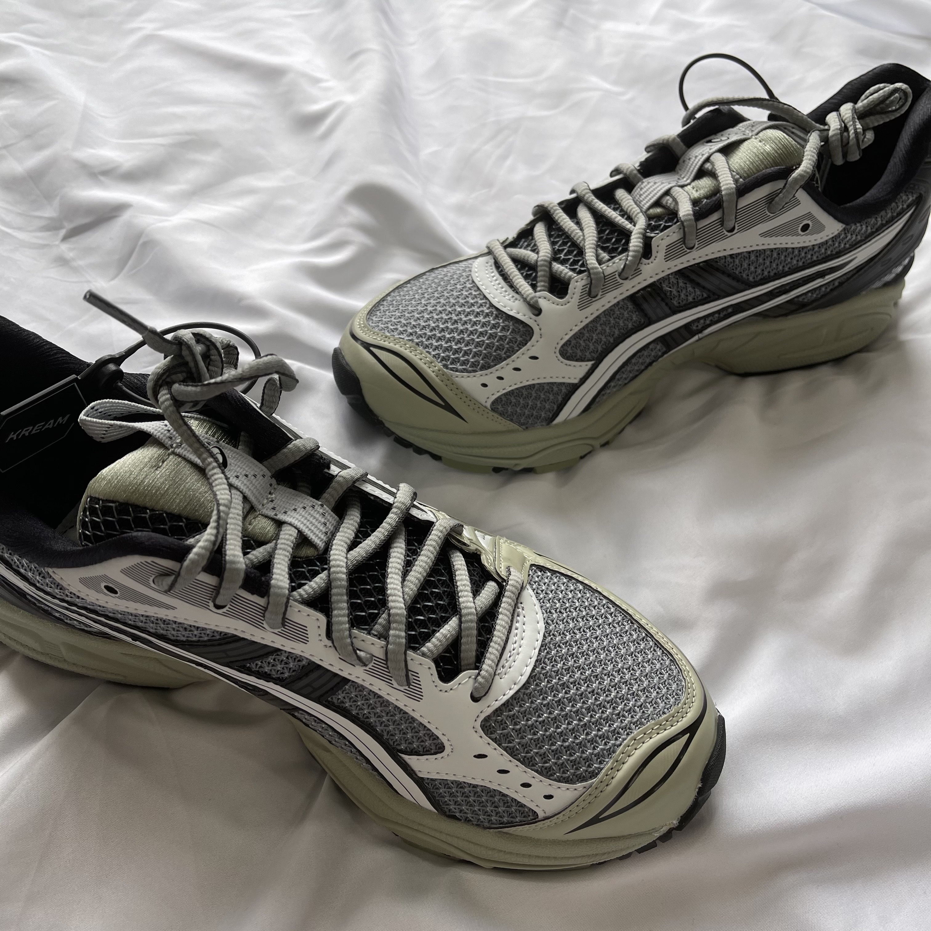 Asics UB1-S Gel-Kayano 14 Piedmont Grey 착용 스타일