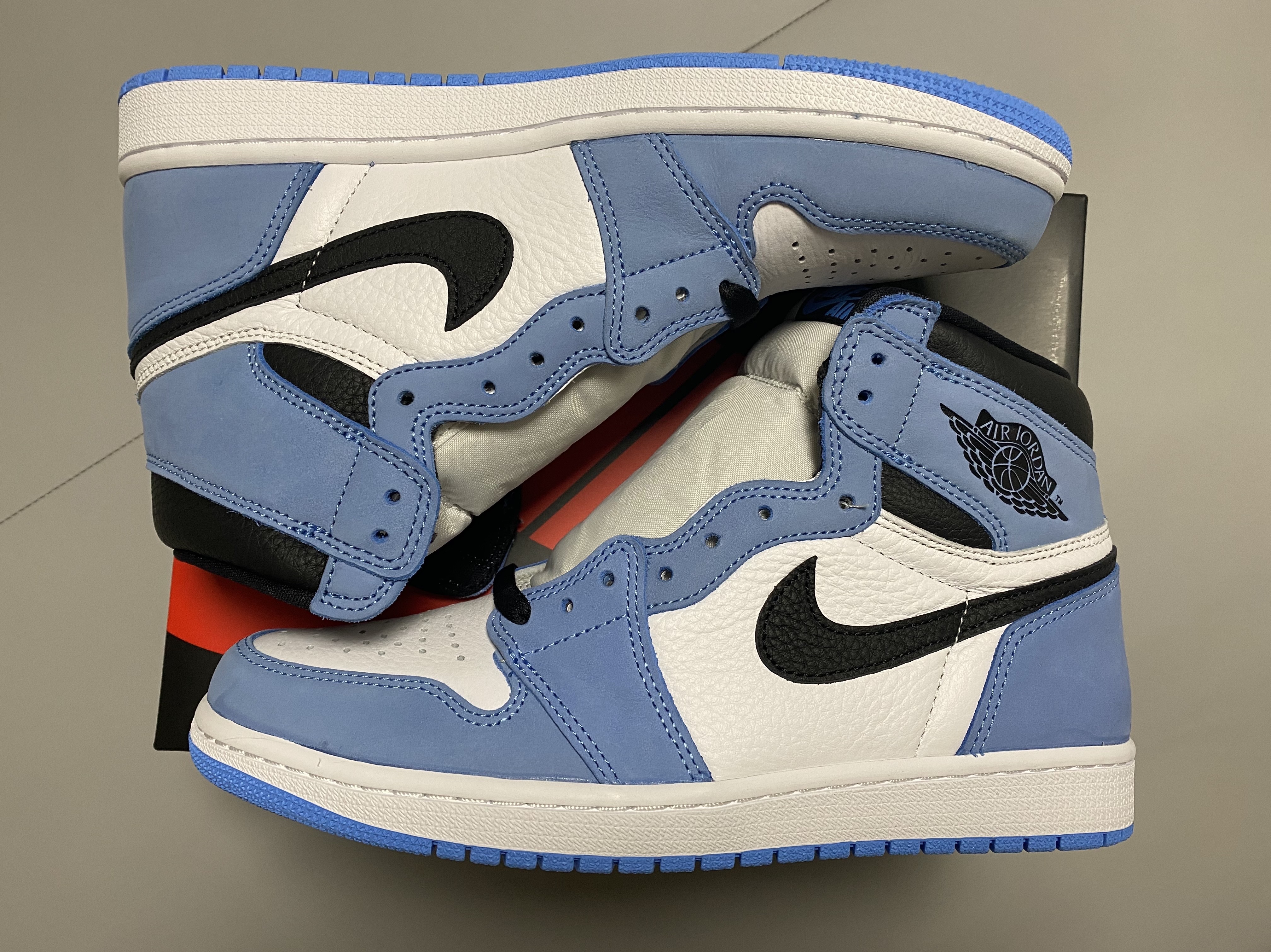 Jordan 1 Retro High OG University Blue 착용 스타일