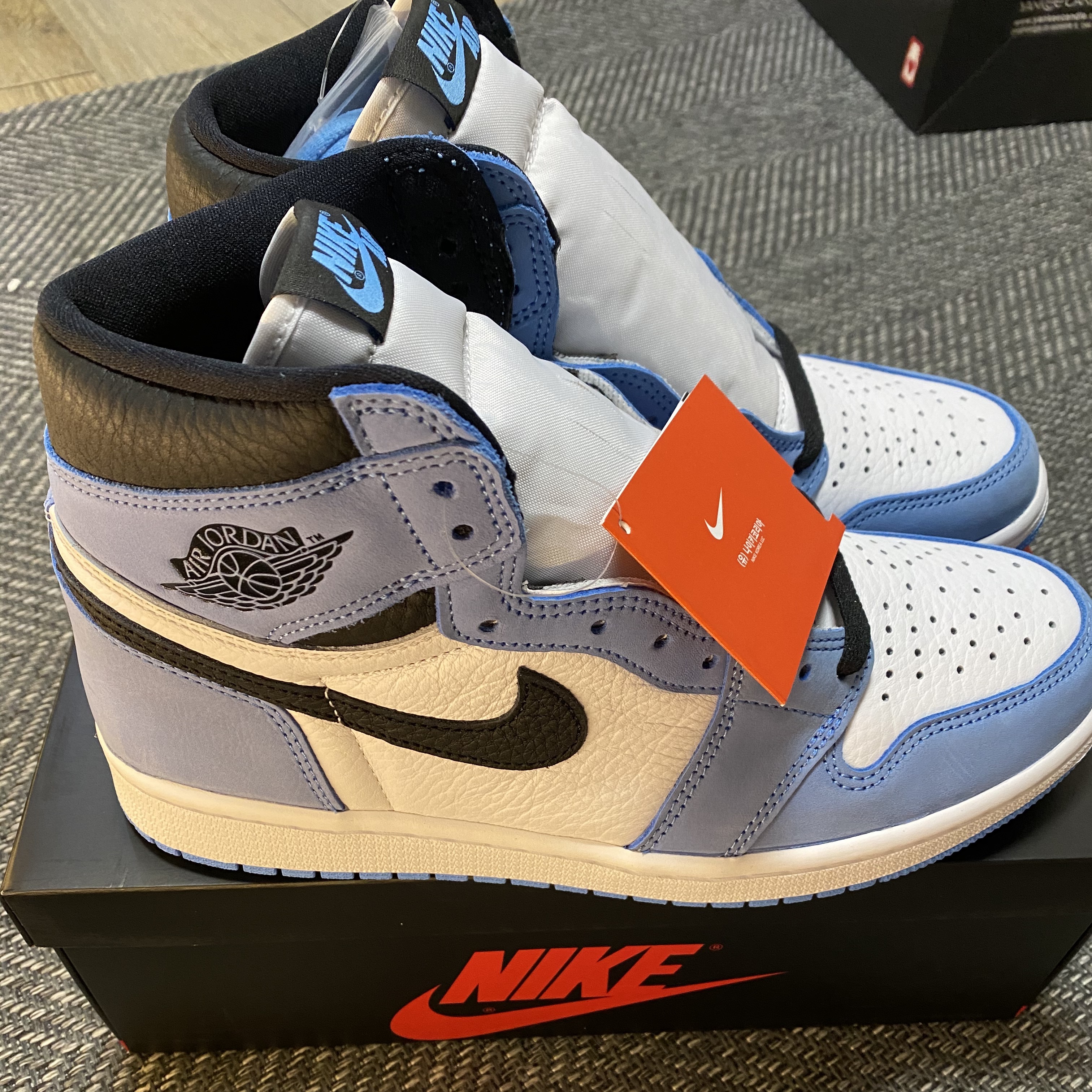 Jordan 1 Retro High OG University Blue 착용 스타일