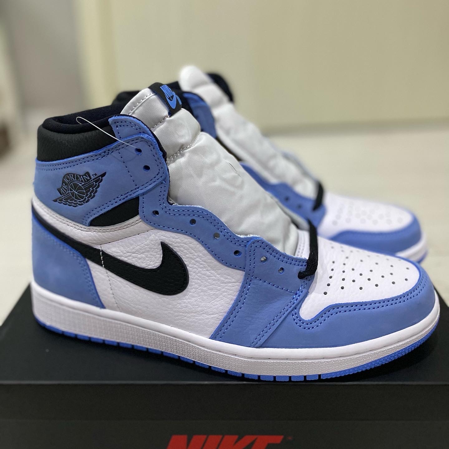 Jordan 1 Retro High OG University Blue 착용 스타일 - 2
