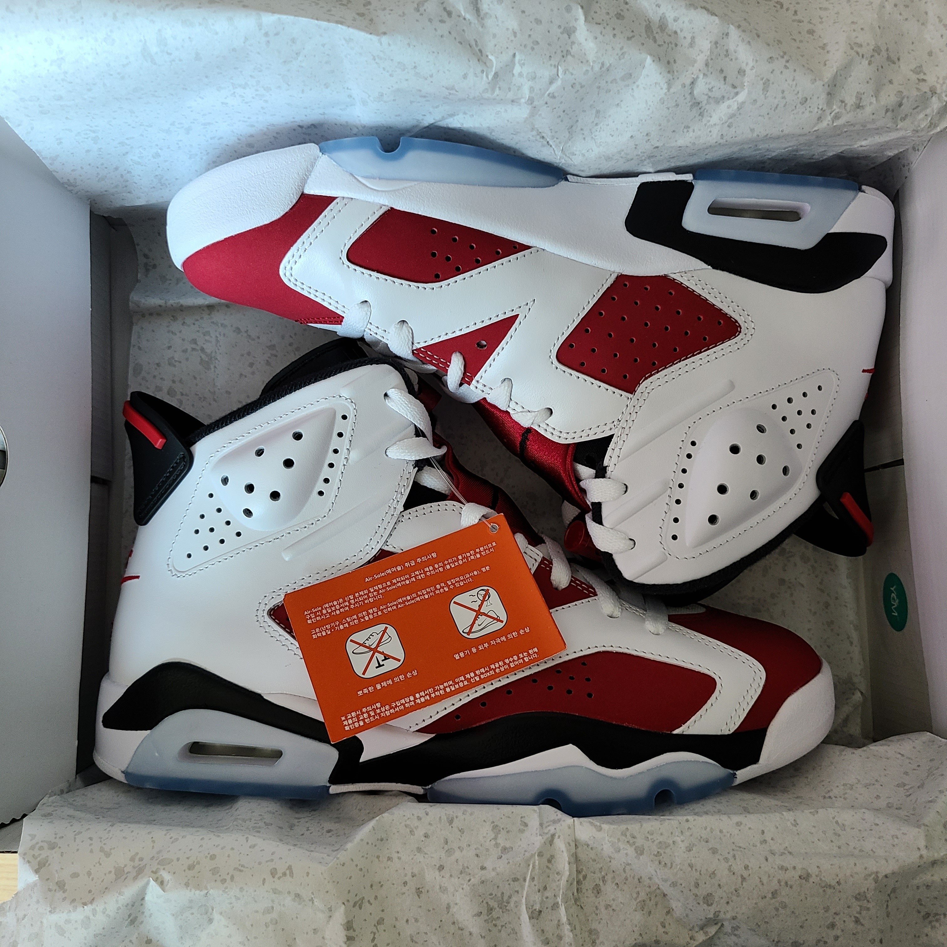 Jordan 6 Retro Carmine 2021 착용 스타일 - 5