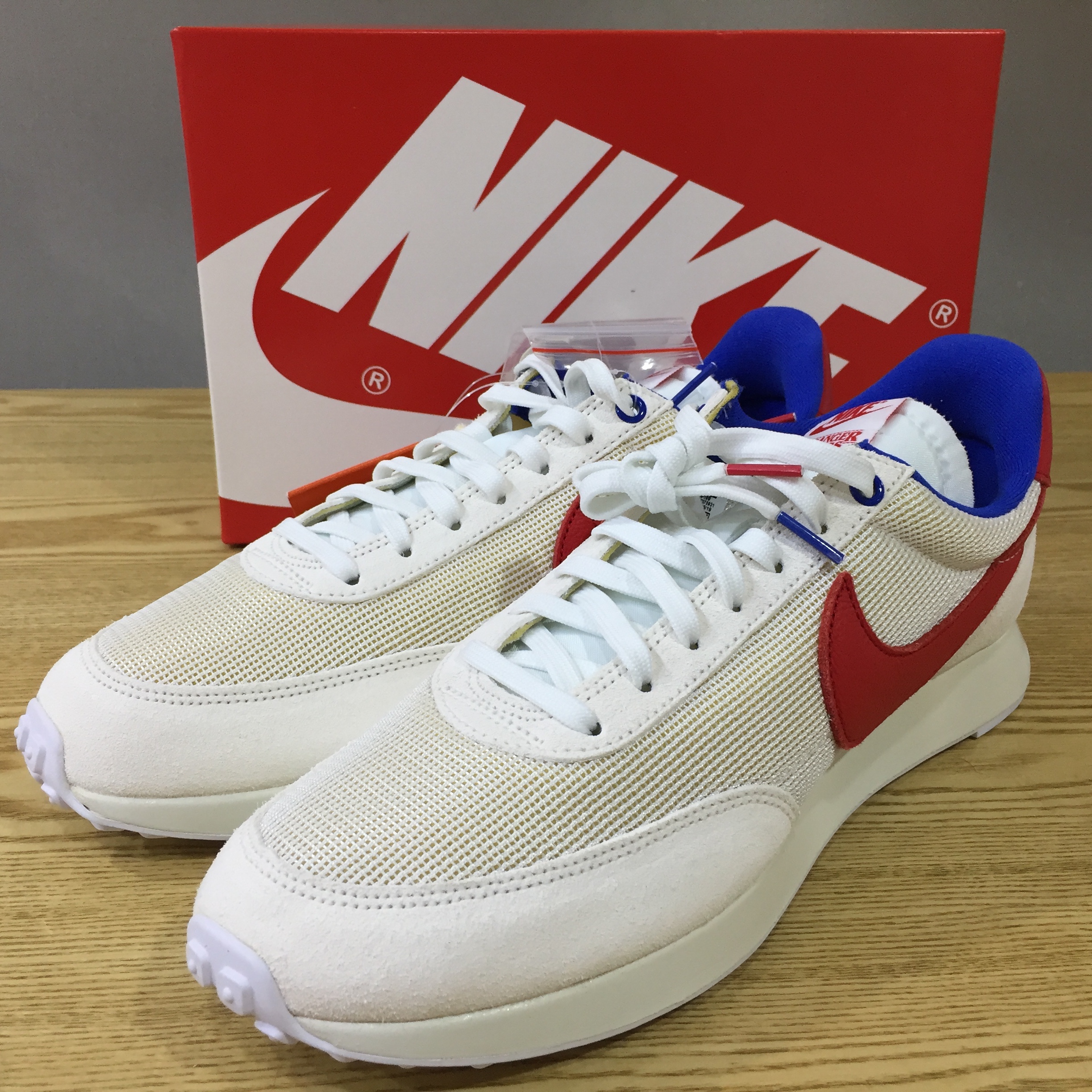 Nike x Stranger Things Tailwind 79 Independence Day Pack 착용 스타일