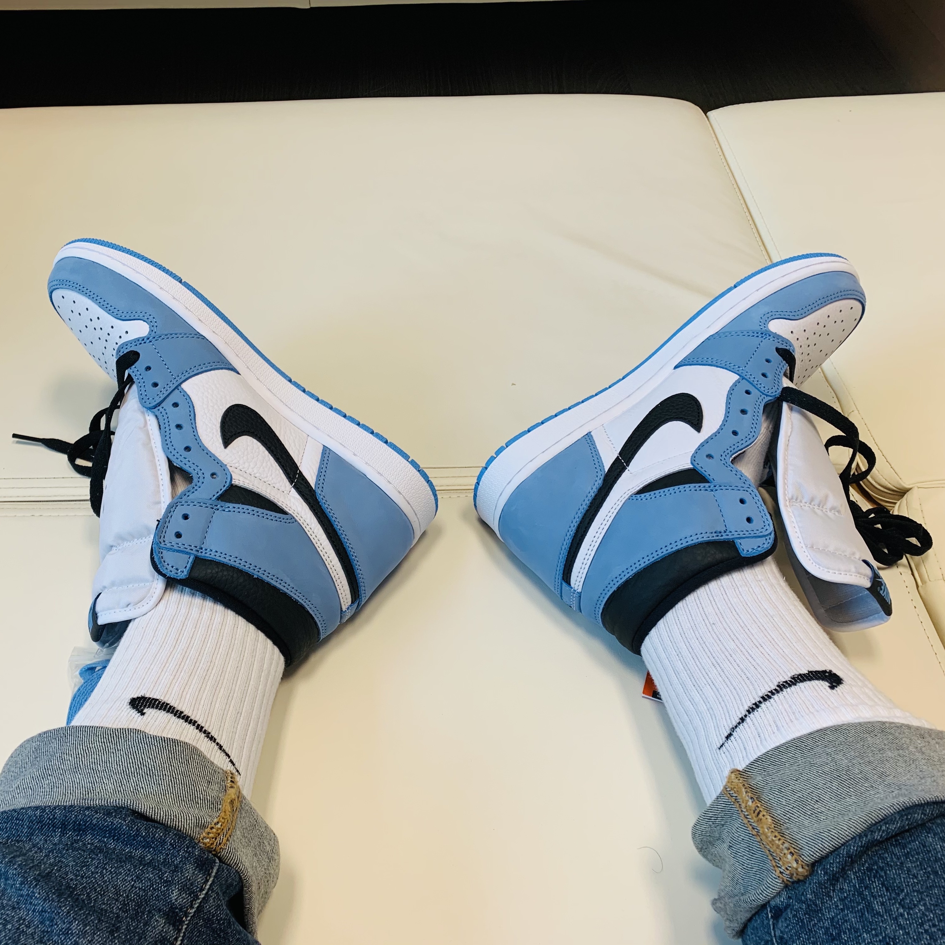 Jordan 1 Retro High OG University Blue 착용 스타일 - 2