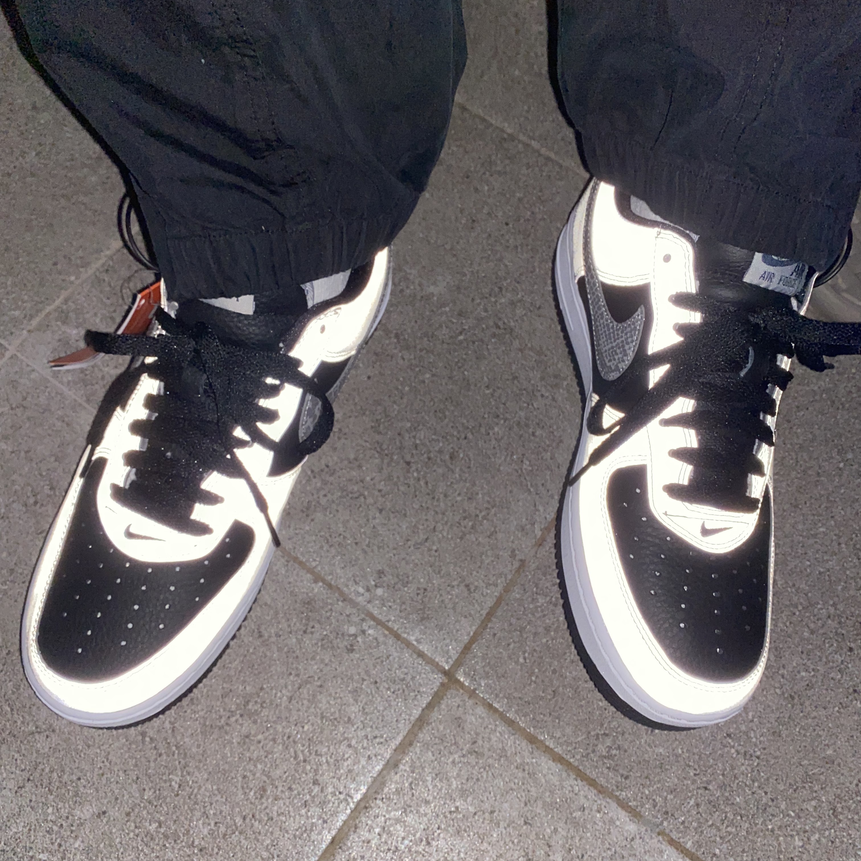 Nike Air Force 1 B Silver Snake 착용 스타일
