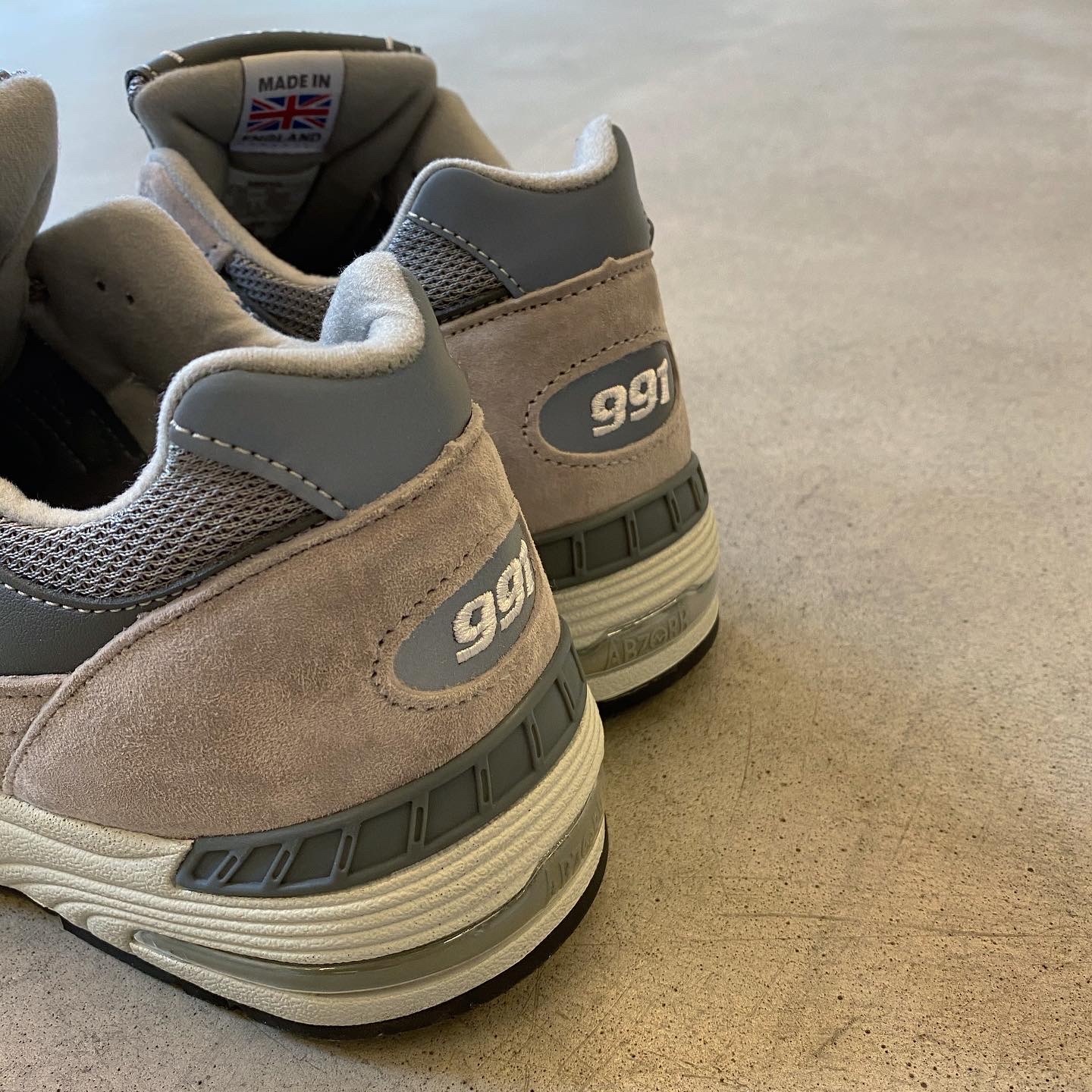 New Balance 991 Made in UK Grey 착용 스타일 - 5