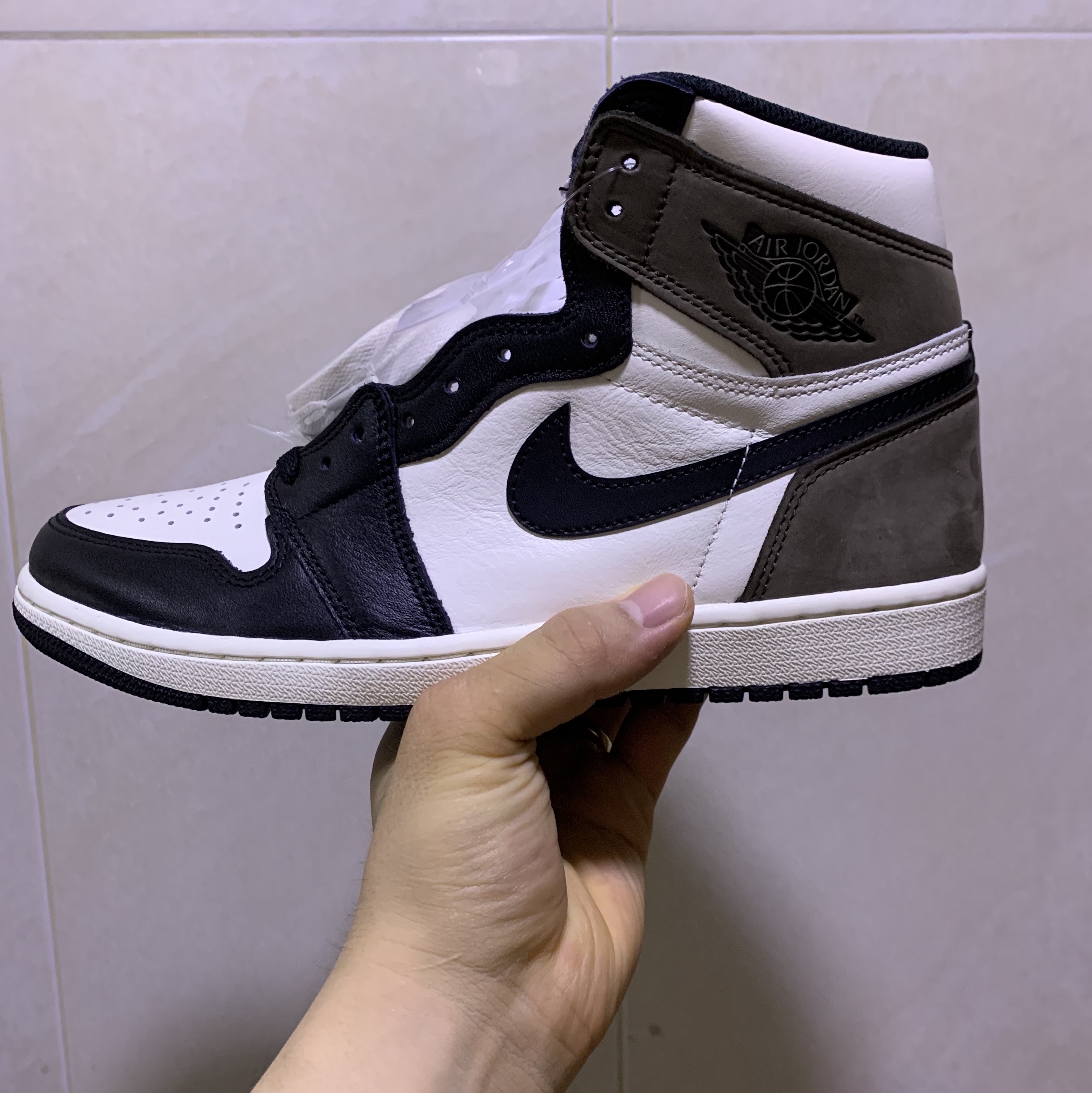 Jordan 1 Retro High OG Black Mocha 착용 스타일