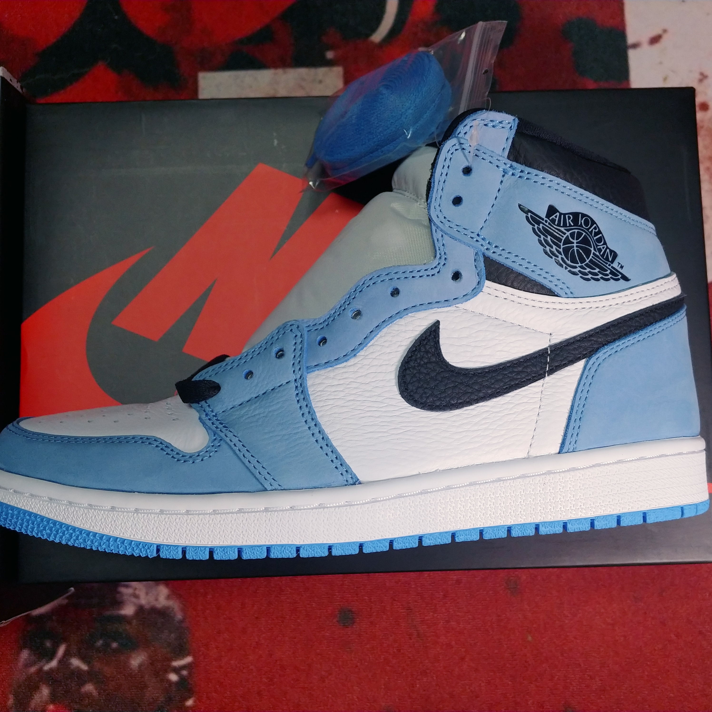 Jordan 1 Retro High OG University Blue, Jordan 5 Retro Laney JSP 착용 스타일 - 1