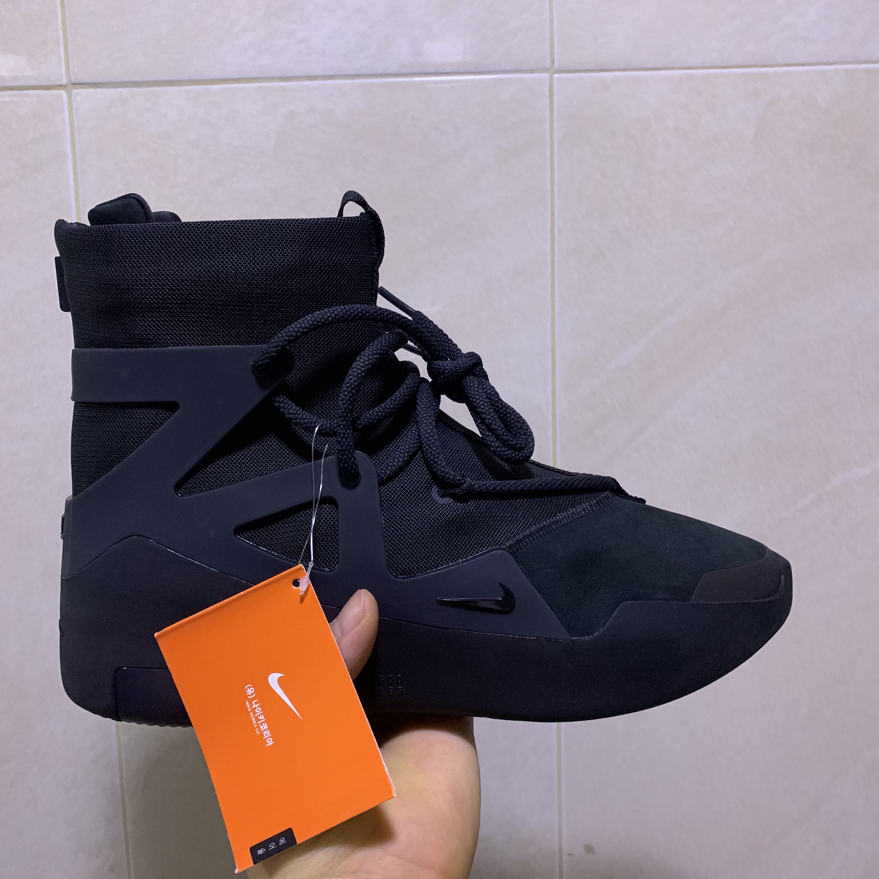 Nike x Fear of God Air Fear of God 1 Triple Black 착용 스타일