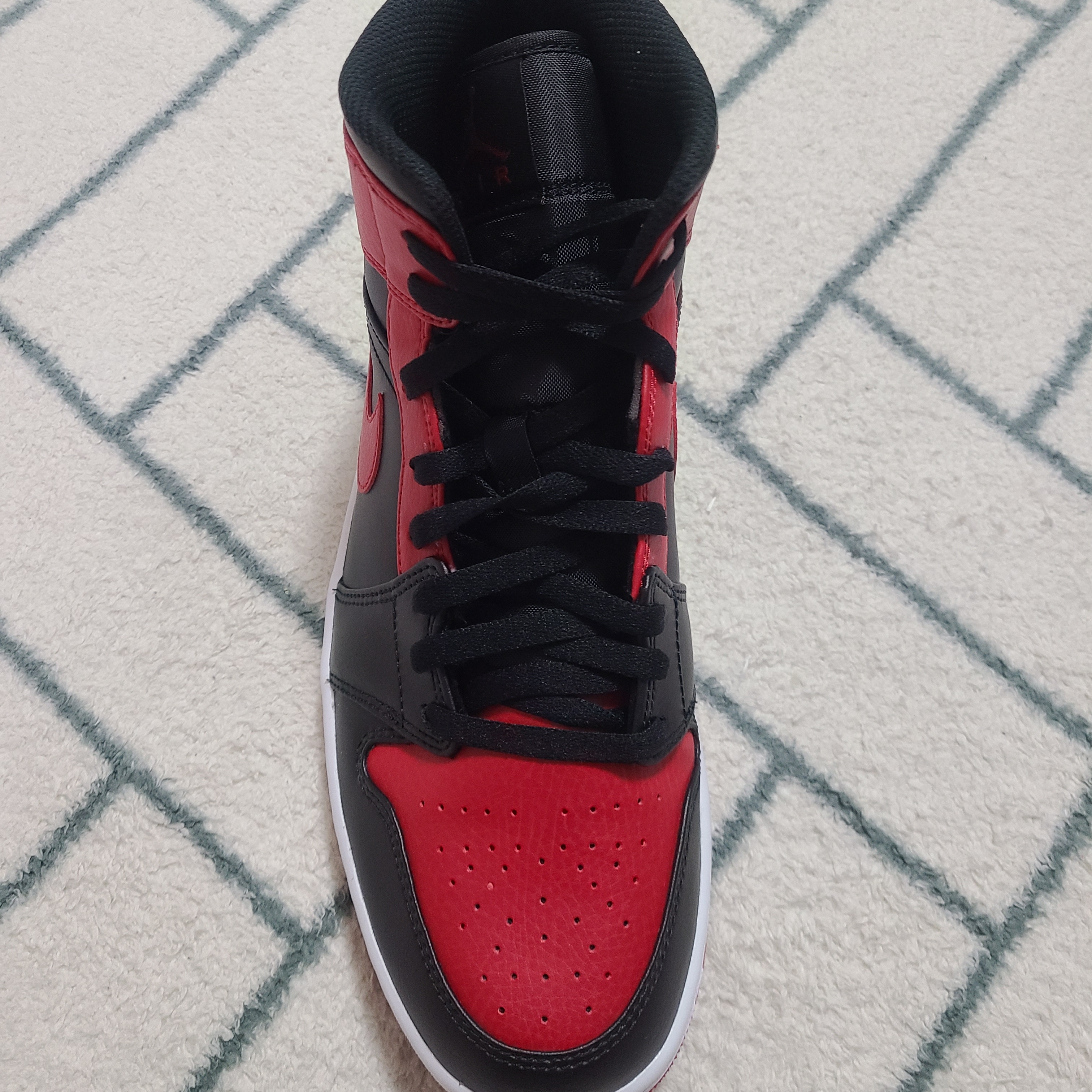 Jordan 1 Mid Bred Banned 2020 착용 스타일 - 1